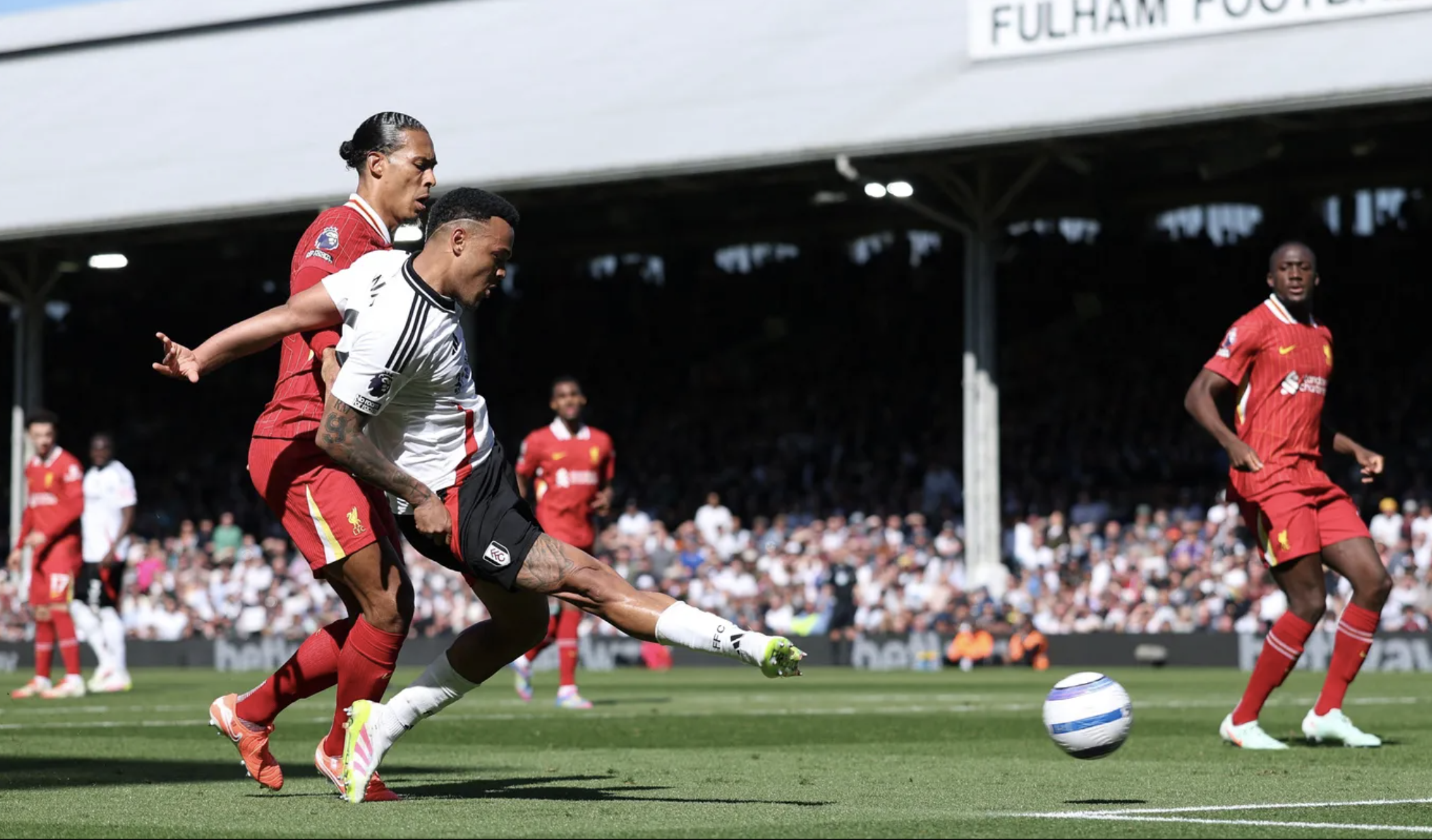 Liverpool thất thủ, Ngoại hạng Anh hò reo ăn mừng- Ảnh 4.