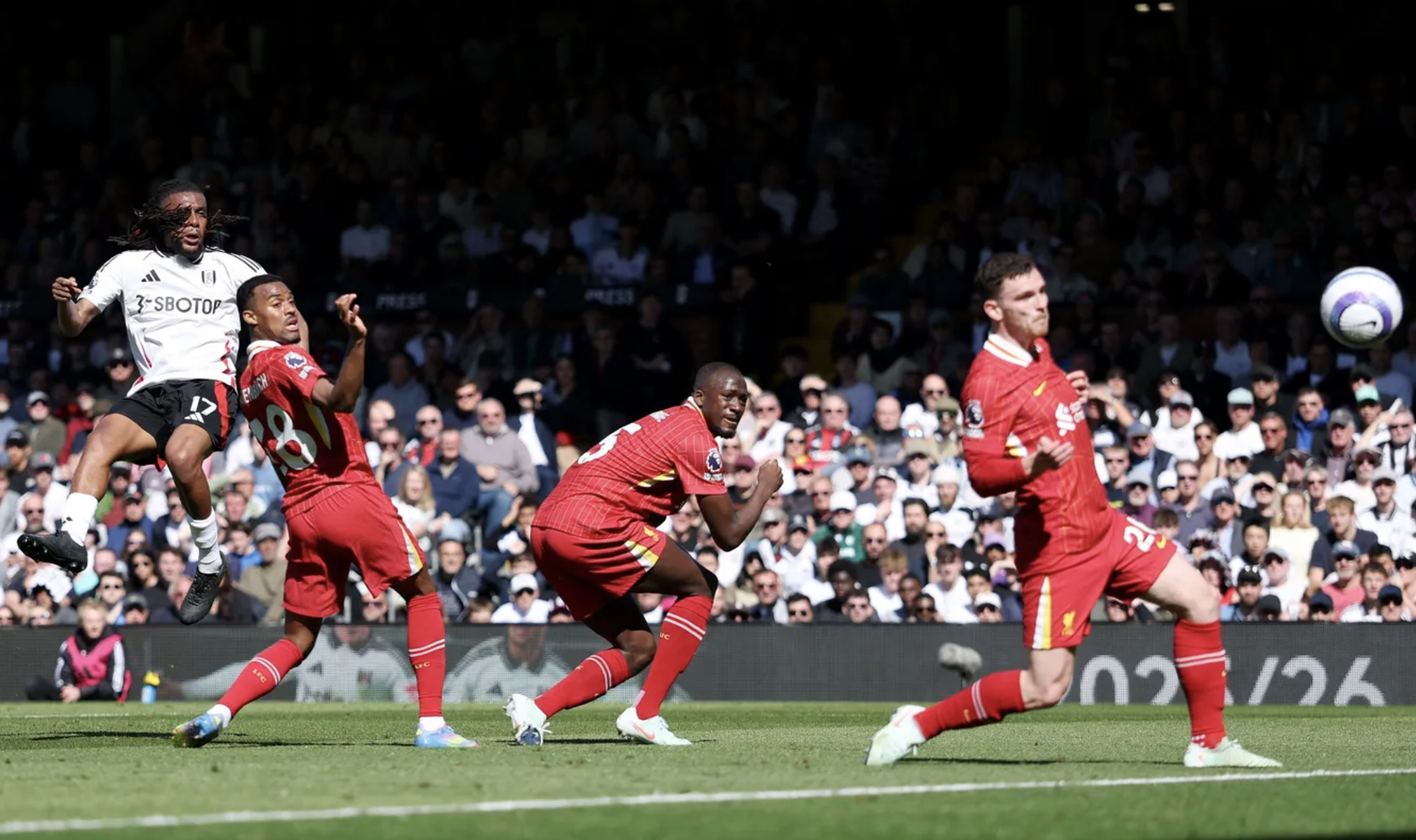 Liverpool thất thủ, Ngoại hạng Anh hò reo ăn mừng- Ảnh 3.