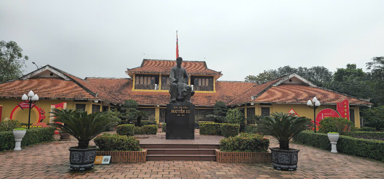 Cận cảnh hiện vật, tư liệu qu&yacute; từng gắn với cuộc đời, sự nghiệp Đại thi h&agrave;o Nguyễn Du- Ảnh 1.