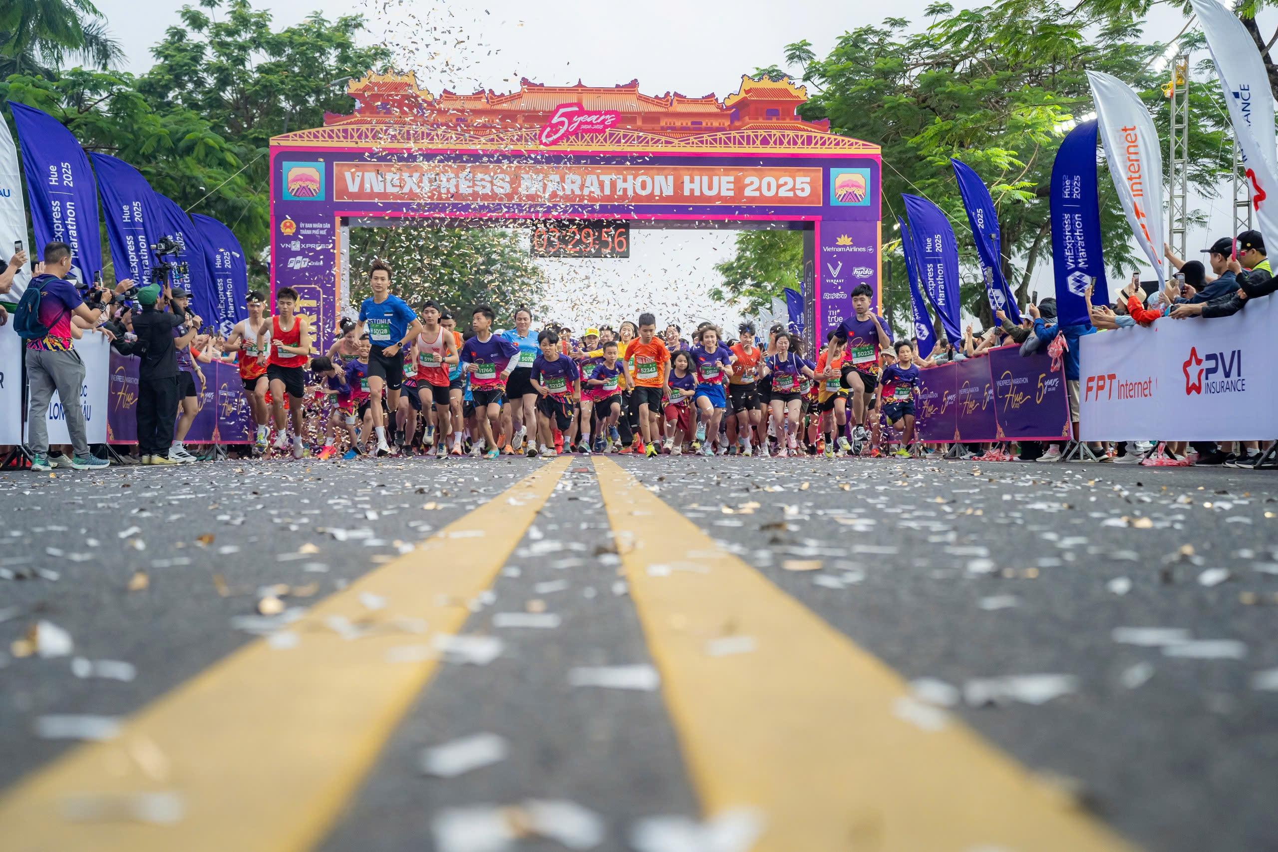 H&igrave;nh ảnh độc, lạ tại Giải Marathon Hue 2025- Ảnh 2.