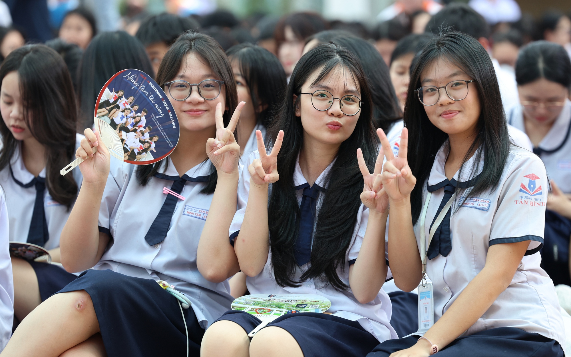 Nữ sinh TP HCM tự tin tham gia tư vấn, hướng nghiệp