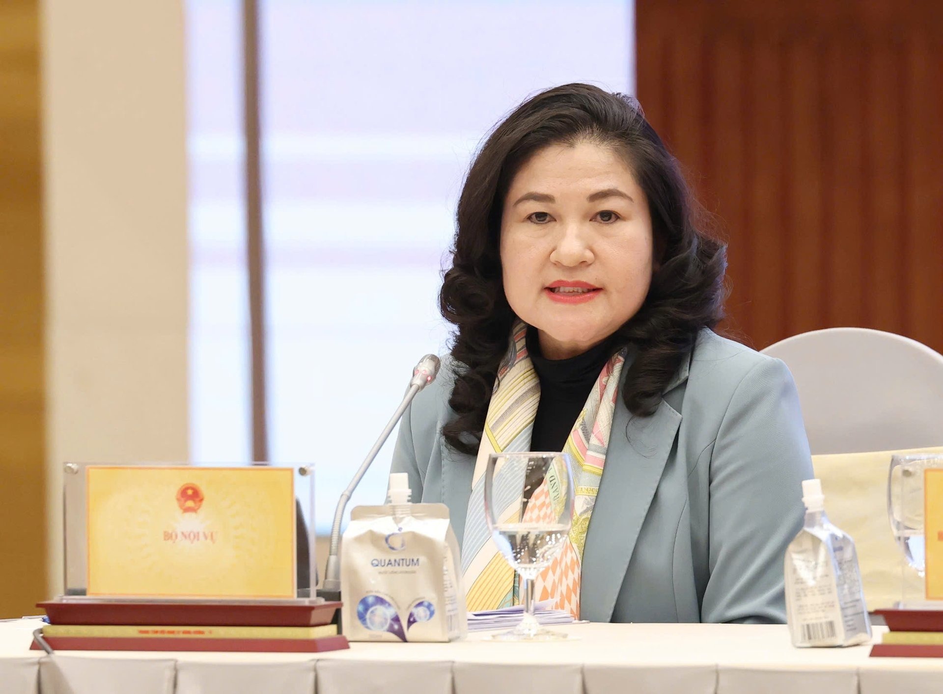 Sẽ bảo lưu lương với cán bộ được bố trí chức vụ thấp hơn khi sắp xếp bộ máy- Ảnh 1.