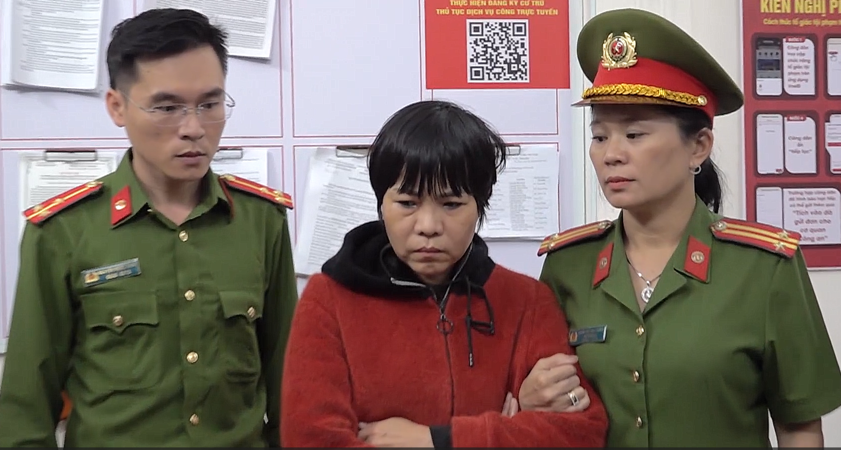 Dựng lại hiện trường người mẹ giết con để trục lợi bảo hiểm, ng&agrave;n người theo d&otilde;i- Ảnh 4.
