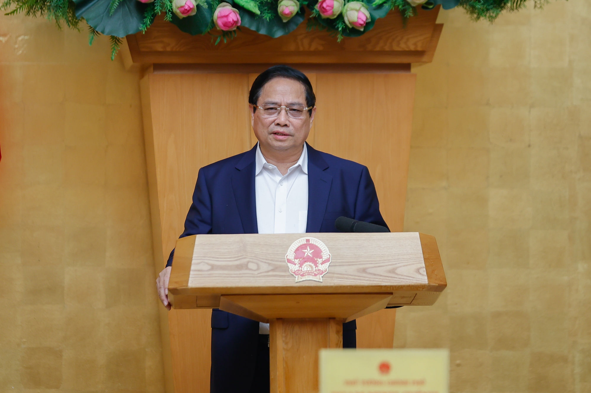 Thủ tướng: Đ&atilde; trao đổi tr&ecirc;n tất cả c&aacute;c k&ecirc;nh ch&iacute;nh trị, ngoại giao với Mỹ về thuế đối ứng - Ảnh 1.