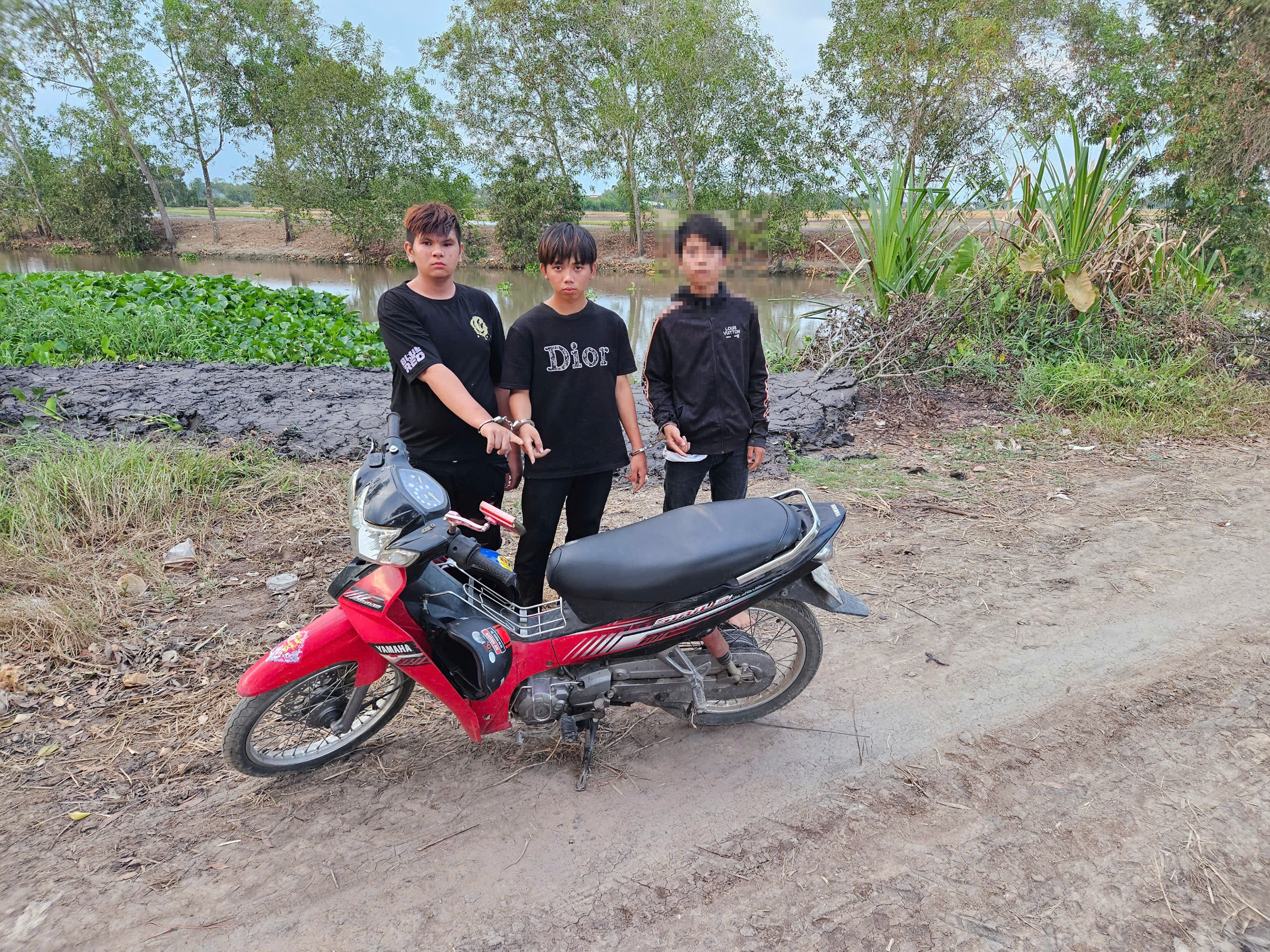 Bao vây và tóm gọn nhóm đối tượng manh động ở Tây Ninh - Ảnh 2.
