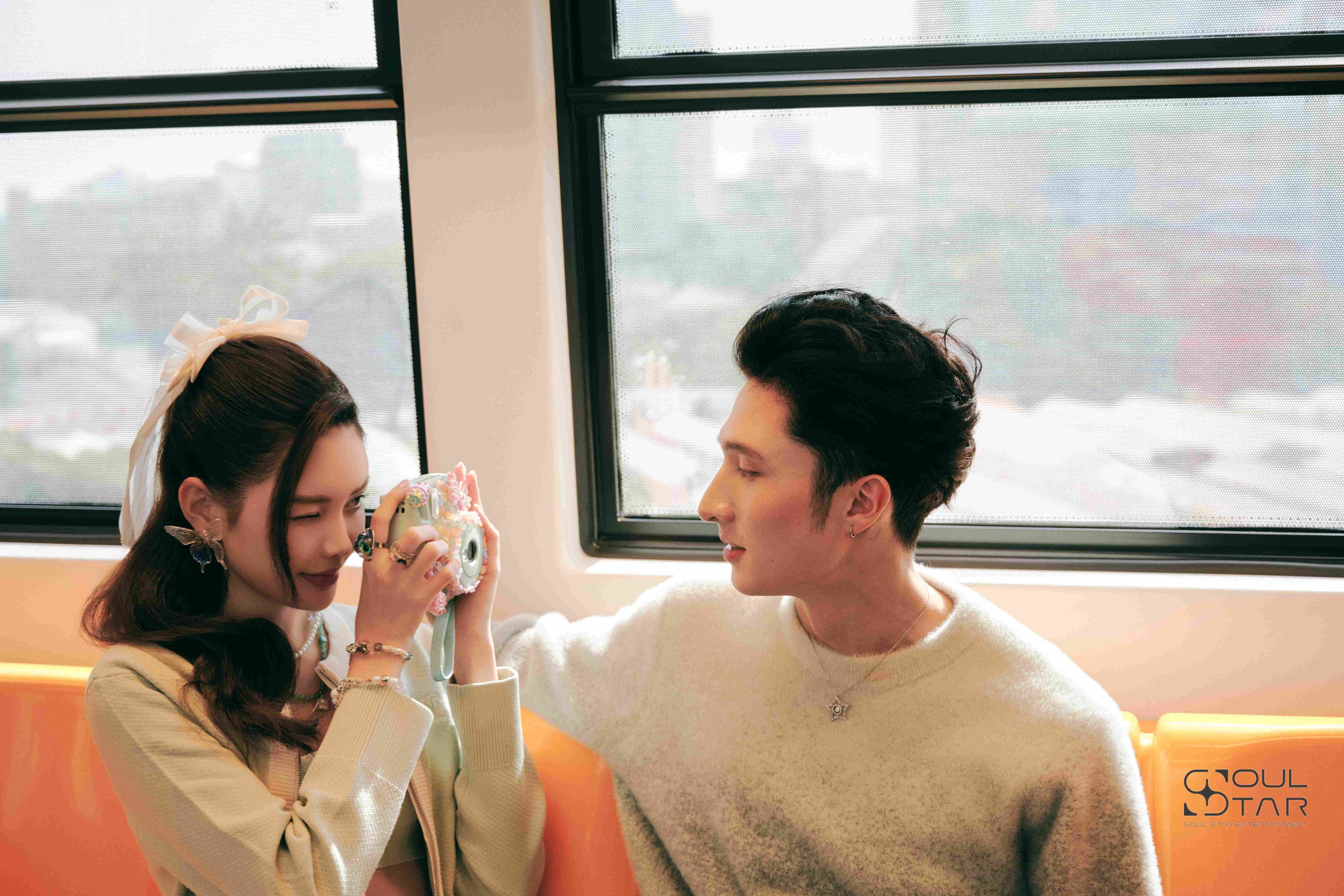 "Nữ thần chuyển giới" Đan Tiên làm ca sĩ
- Ảnh 3.