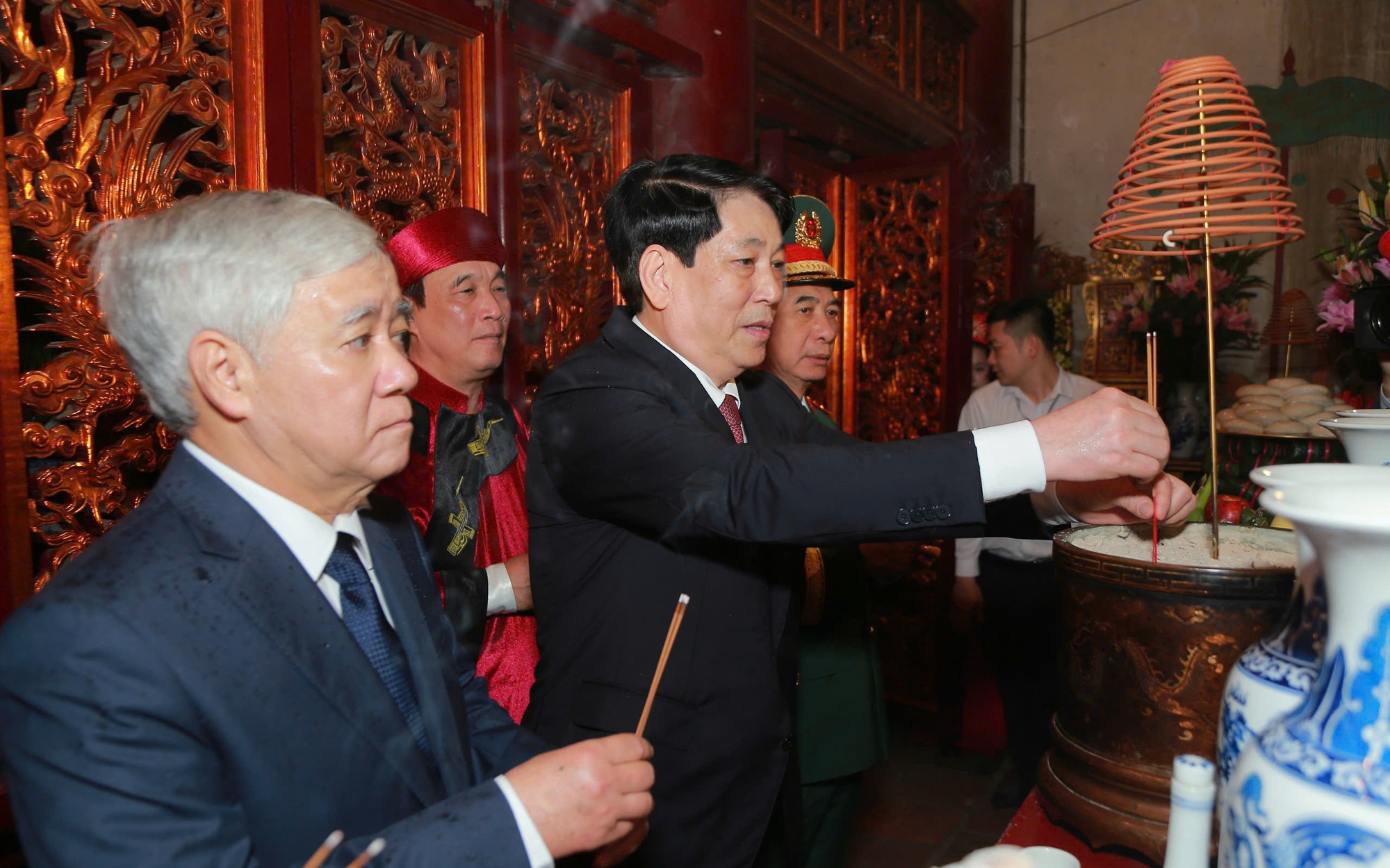 Chủ tịch nước Lương Cường dâng hương tưởng nhớ các Vua Hùng