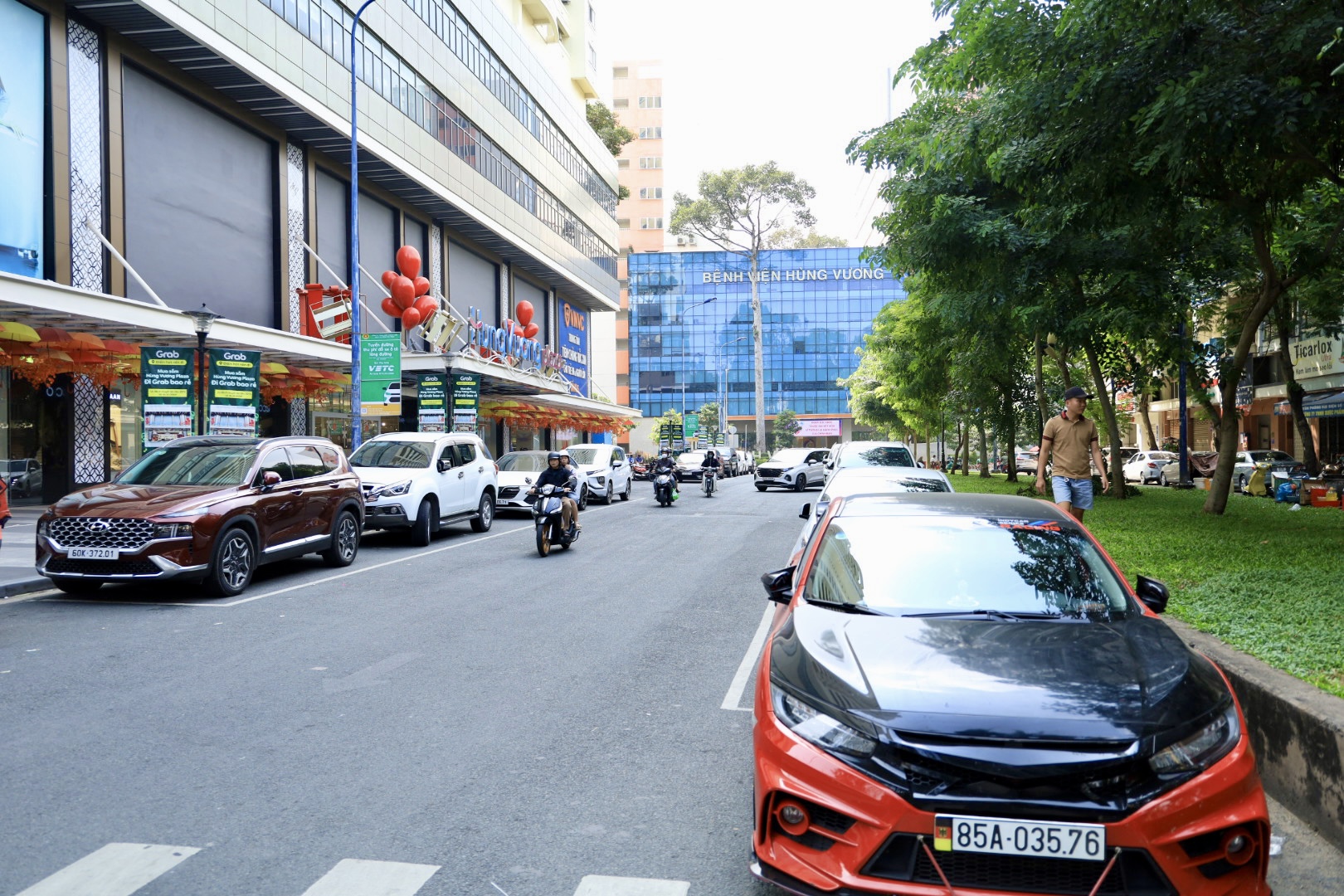 Đường Phạm Hữu Chí (quận 5, TP HCM) được thí điểm thu phí đỗ ô tô tự độngẢnh: NGỌC QUÝ