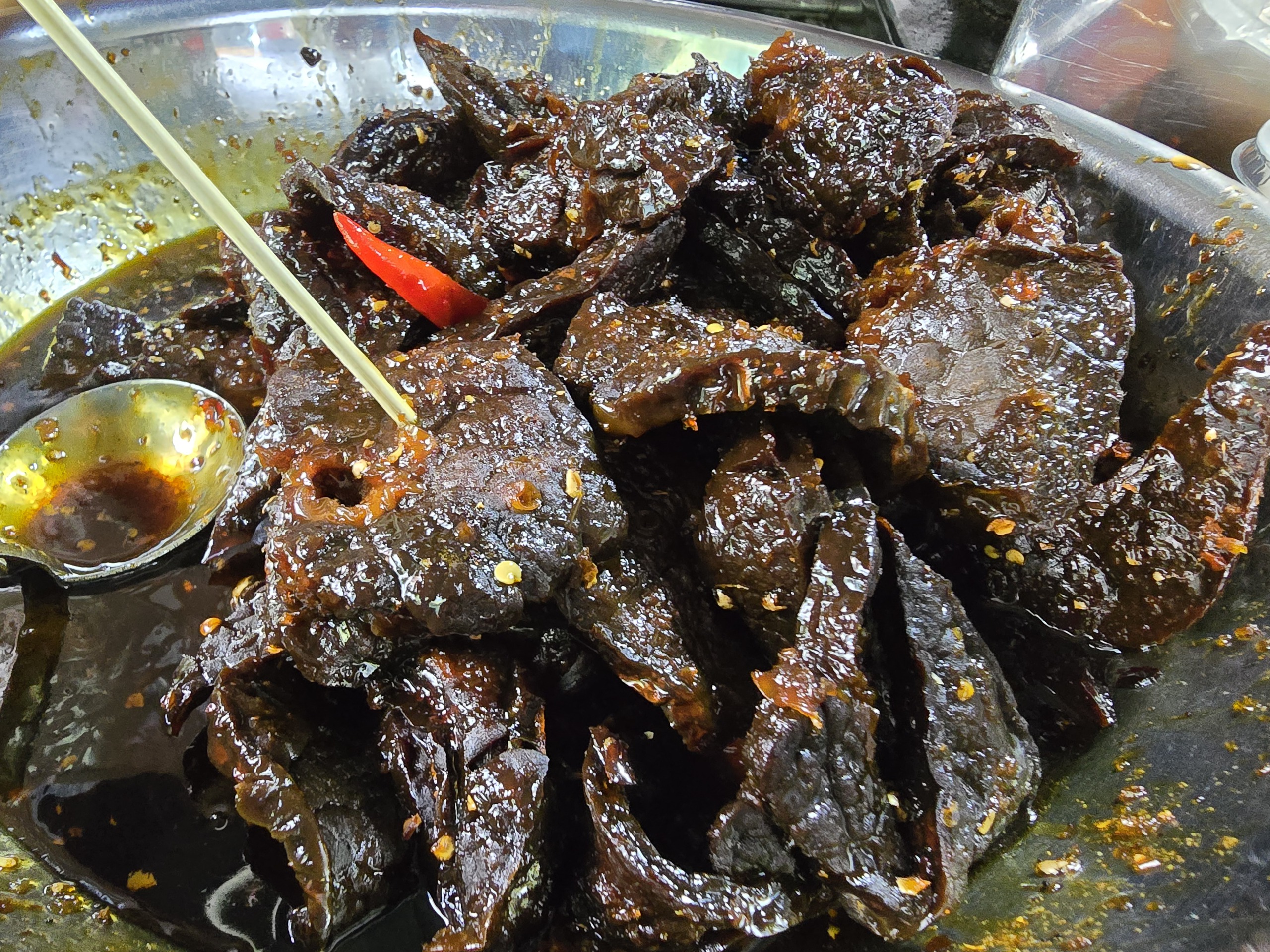 Hàng phá lấu bò đông khách dù nằm sâu trong hẻm nhỏ ở TP HCM- Ảnh 12.