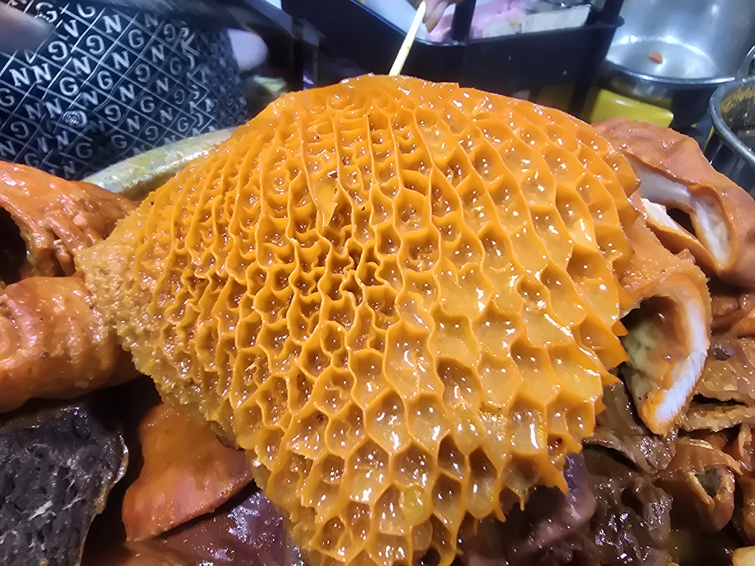 Hàng phá lấu bò đông khách dù nằm sâu trong hẻm nhỏ ở TP HCM- Ảnh 5.