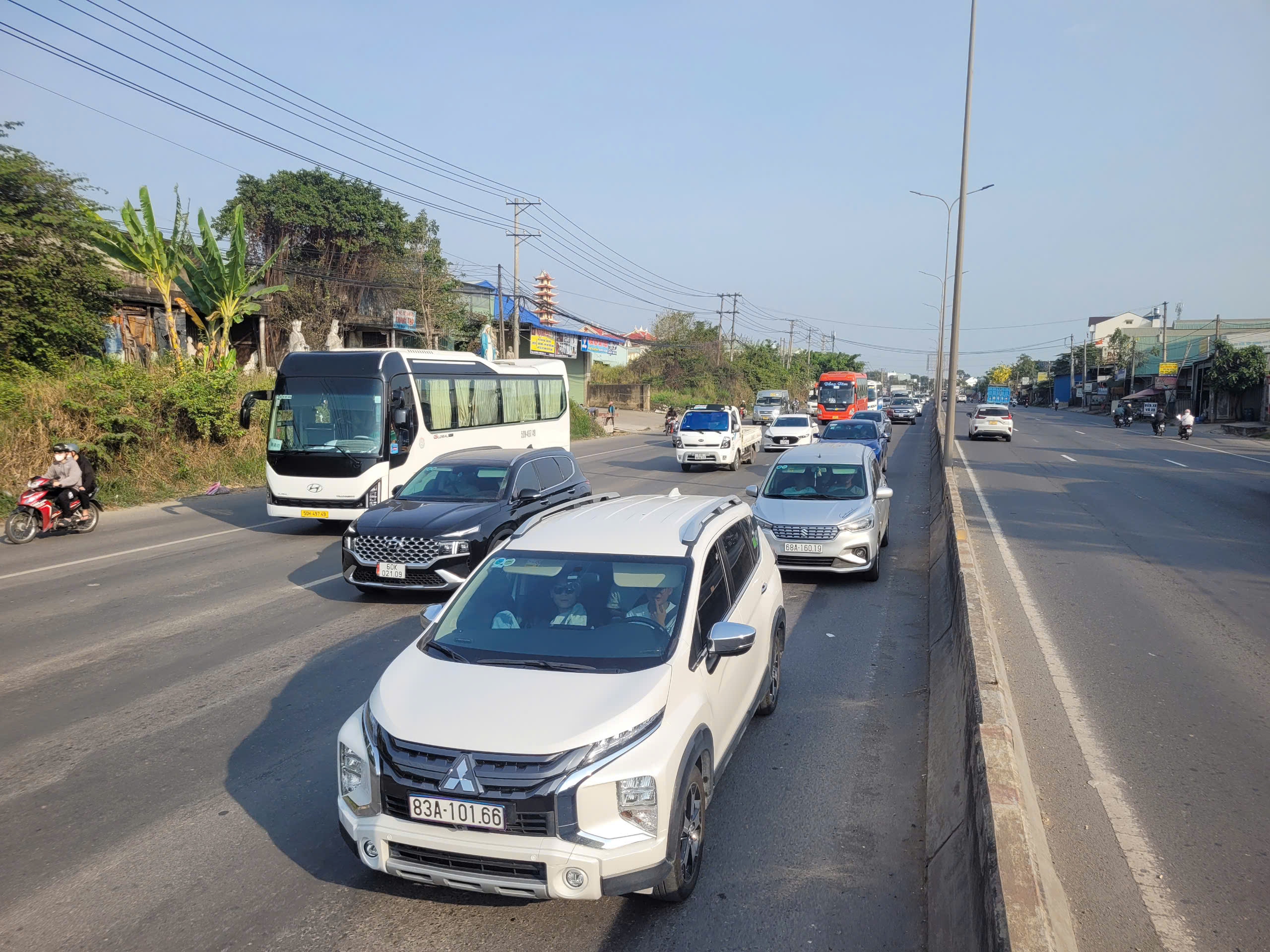 Ùn ứ nhiều km trên đường cao tốc TP HCM - Long Thành - Dầu Giây, nhiều người lắc đầu ngao ngán - Ảnh 4.