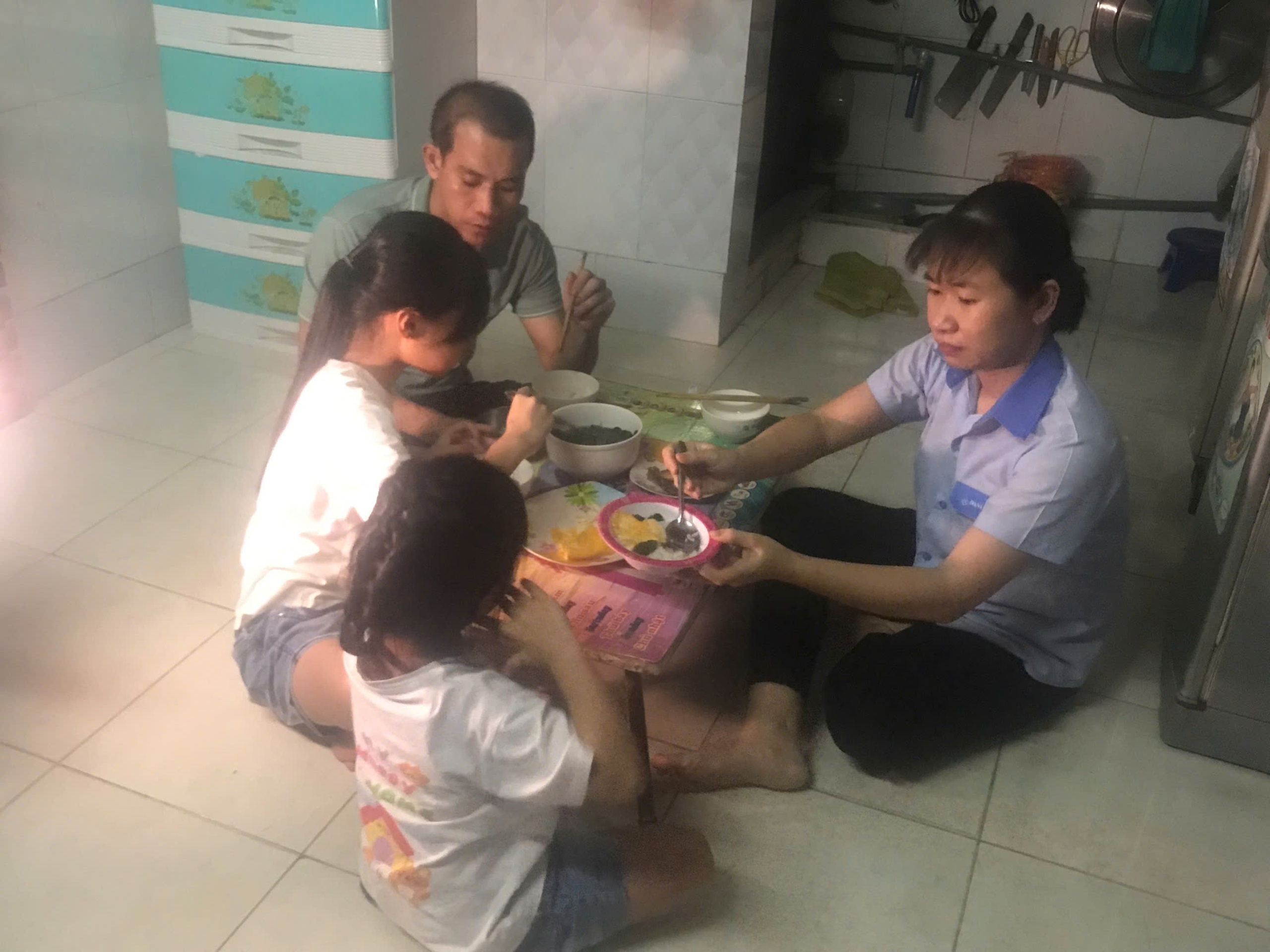 Niềm vui của c&ocirc;ng nh&acirc;n trong kỳ nghỉ Giỗ tổ H&ugrave;ng Vương- Ảnh 3.