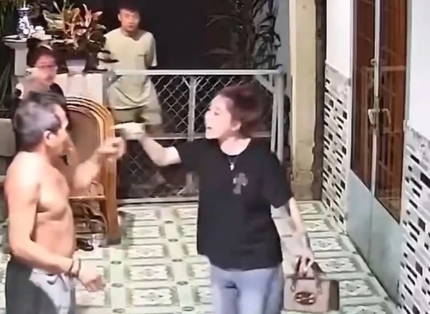N&Oacute;NG: Bắt 5 đối tượng trong clip &ldquo;uy hiếp đ&ograve;i nợ&rdquo; g&acirc;y x&ocirc;n xao ở Đồng Nai - Ảnh 1.