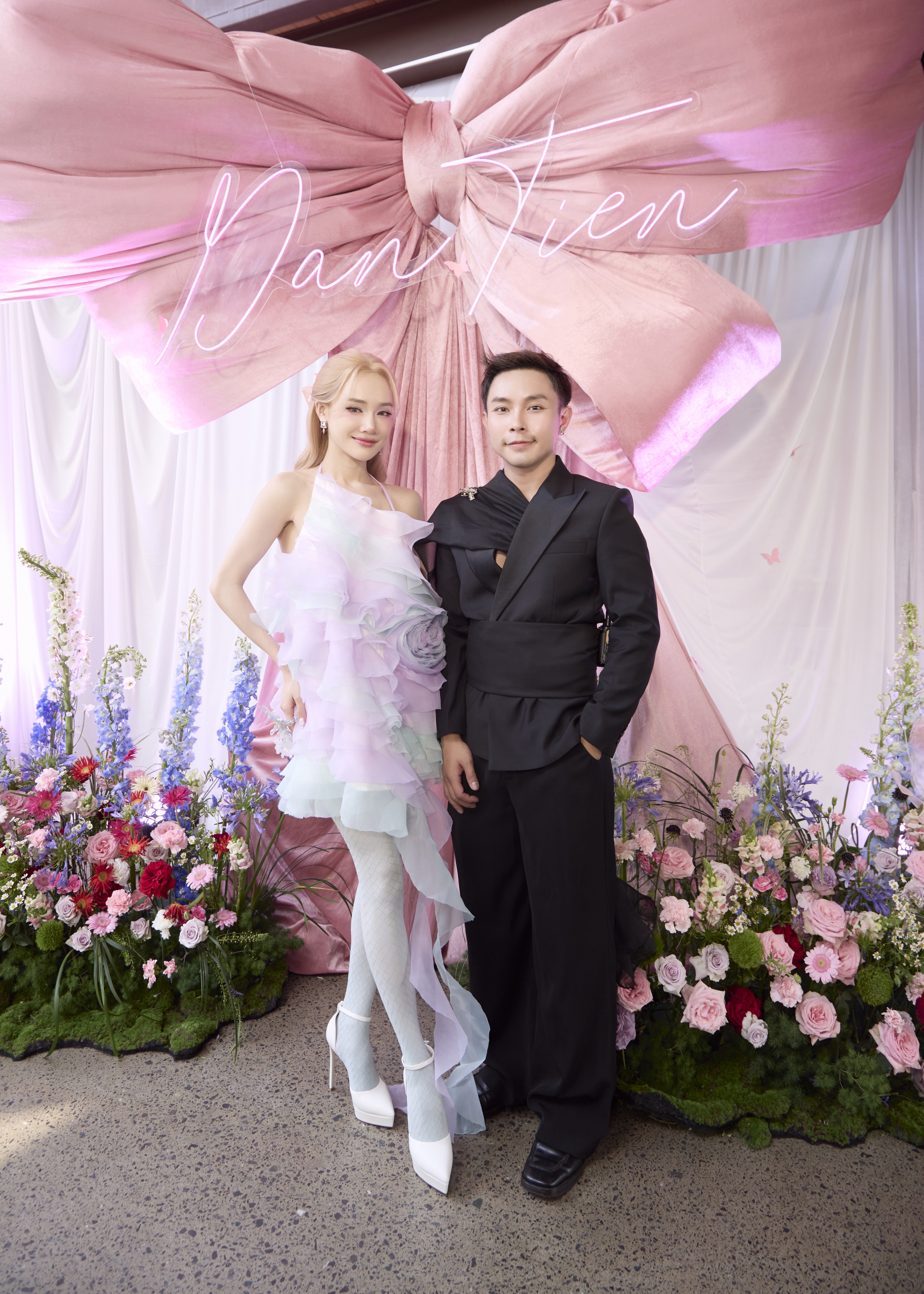 "Nữ thần chuyển giới" Đan Tiên làm ca sĩ
- Ảnh 1.