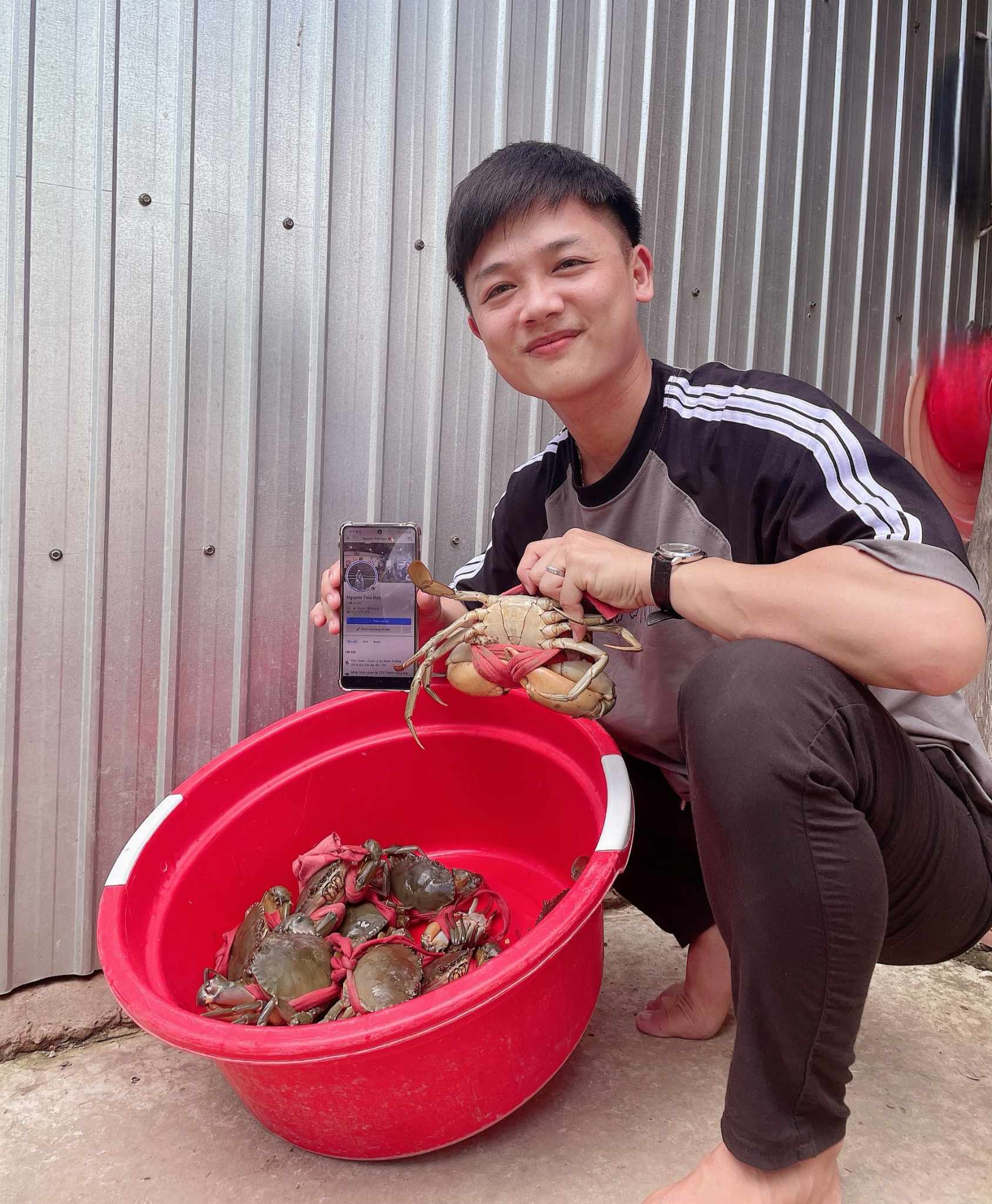 Niềm vui của c&ocirc;ng nh&acirc;n trong kỳ nghỉ Giỗ tổ H&ugrave;ng Vương- Ảnh 4.