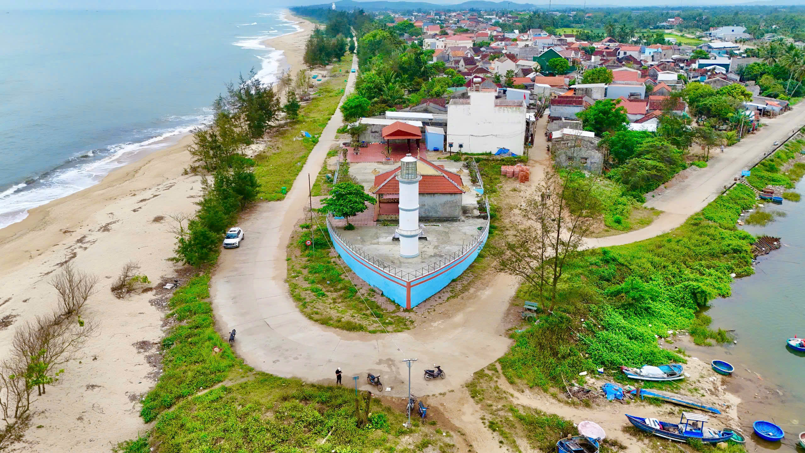 Độc đ&aacute;o miếu &Acirc;m Hồn h&igrave;nh con t&agrave;u của cư d&acirc;n v&ugrave;ng biển- Ảnh 1.