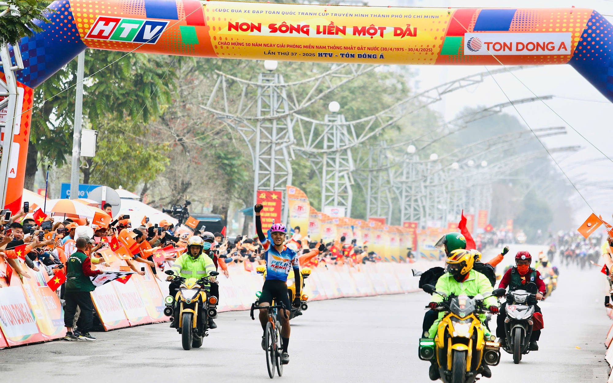 Nguyễn Anh Huy thắng chặng 4 Cúp truyền hình HTV-Tôn Đông Á 2025, giành 2 giải thưởng