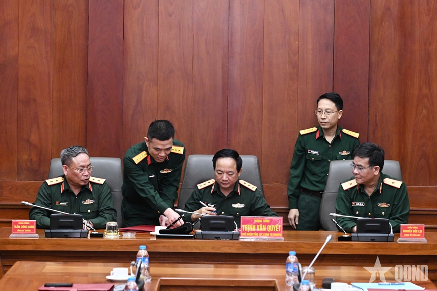 Bàn giao chức trách, nhiệm vụ Bí thư Đảng ủy, Chính ủy Tổng cục II- Ảnh 4.