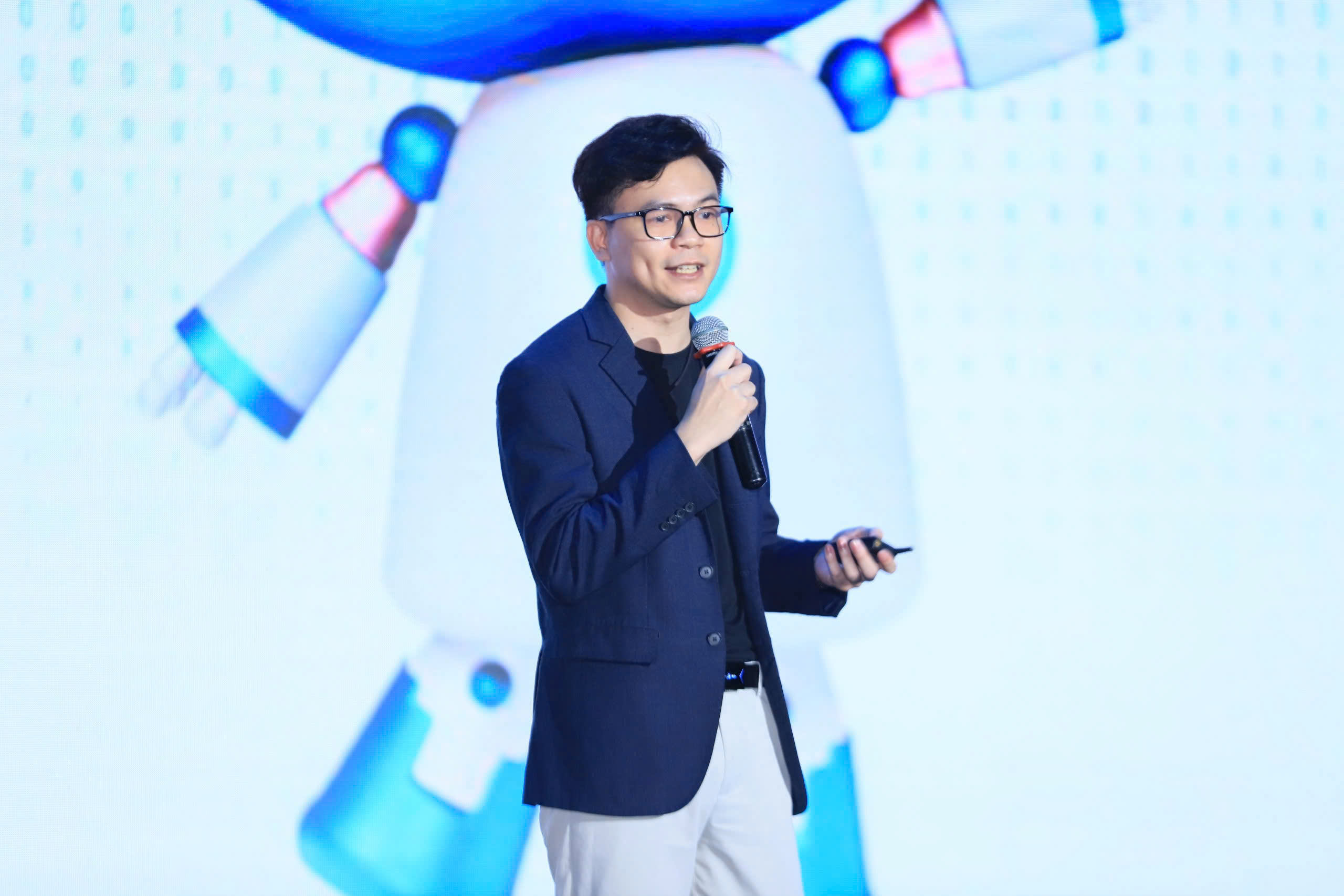 TS Trần Vũ Anh, nhà sáng lập Công ty TNHH Thinkprompt - doanh nghiệp phát triển công cụ dịch thuật AI Doctranslate.io (Ảnh do nhân vật cung cấp)