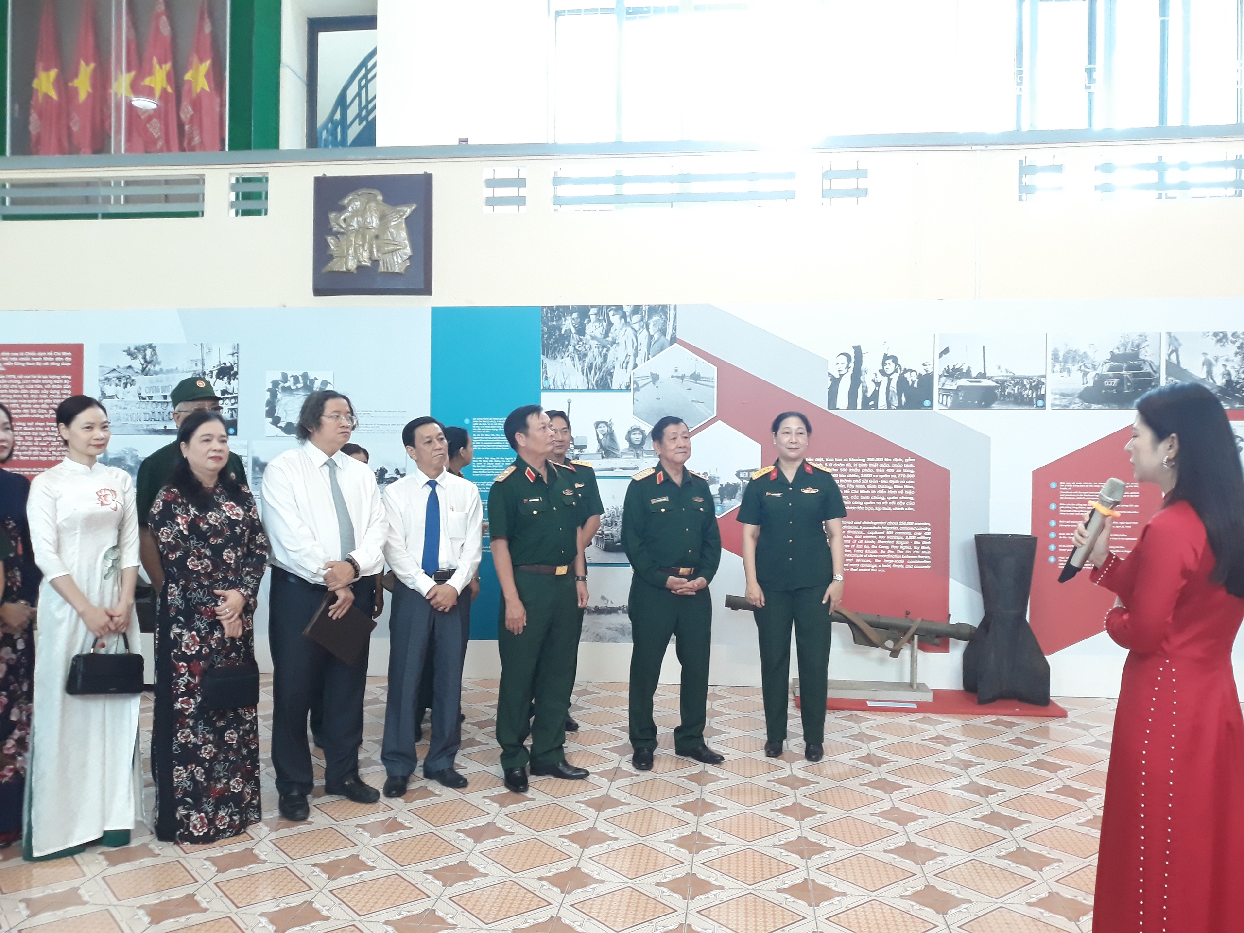 Khai mạc triển l&atilde;m chuy&ecirc;n đề "50 năm vang m&atilde;i bản h&ugrave;ng ca"- Ảnh 9.