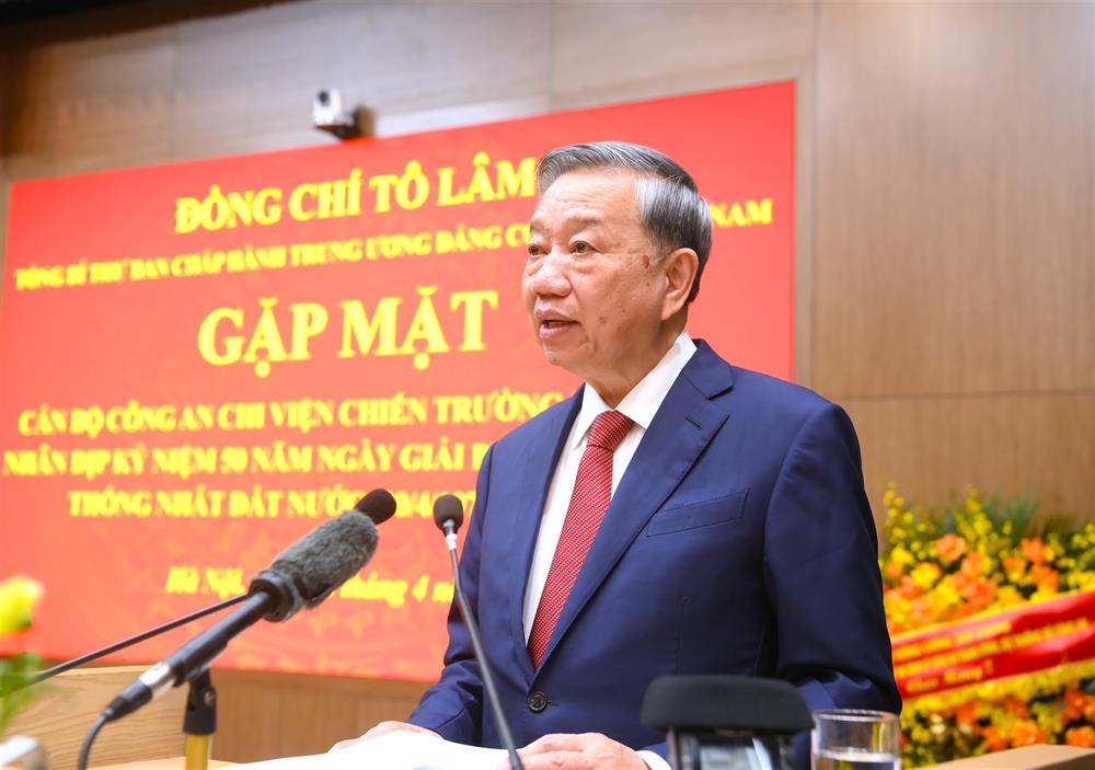 Tổng B&iacute; thư T&ocirc; L&acirc;m gặp mặt c&aacute;n bộ C&ocirc;ng an chi viện chiến trường miền Nam- Ảnh 1.