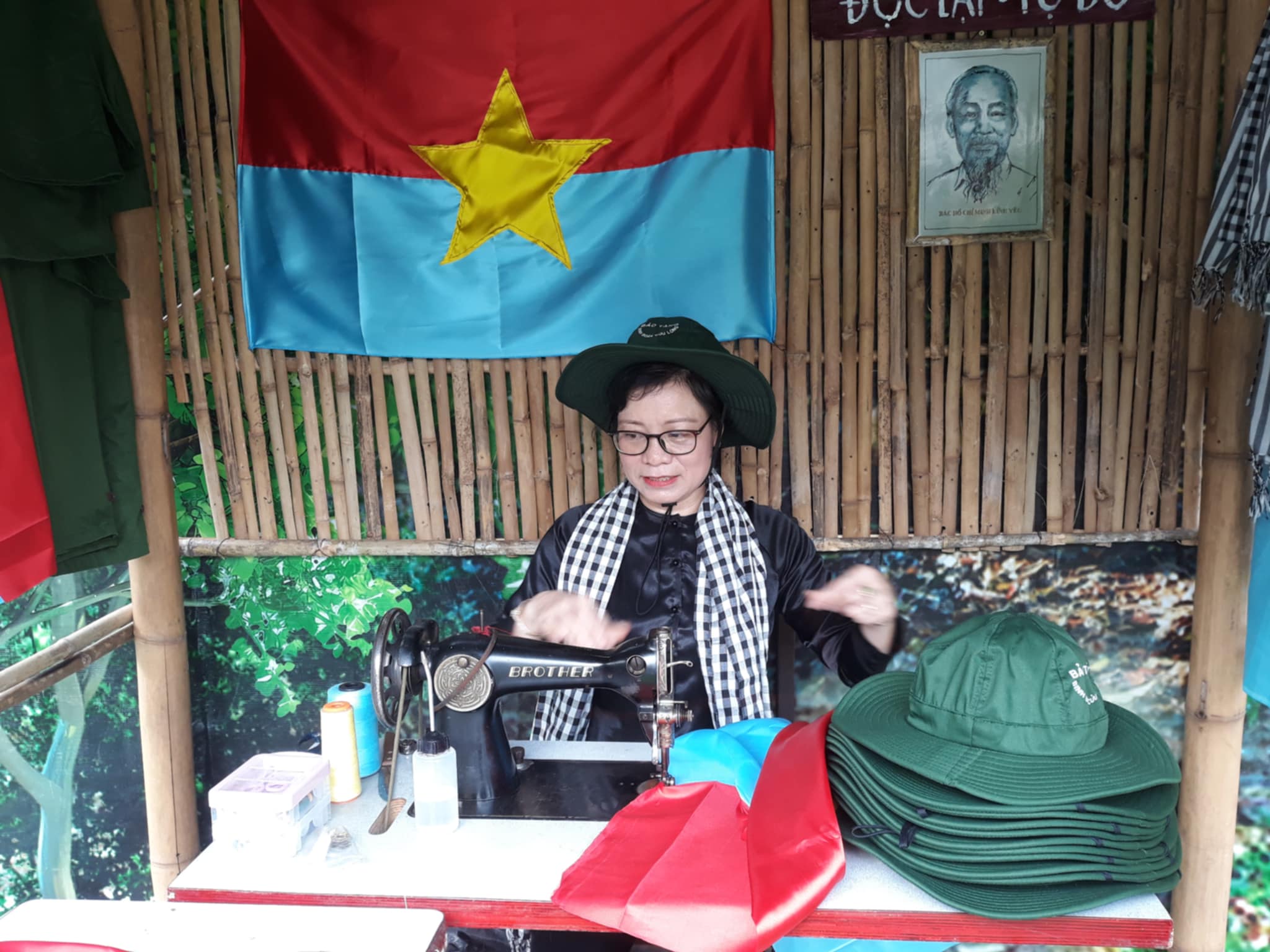 Khai mạc triển l&atilde;m chuy&ecirc;n đề "50 năm vang m&atilde;i bản h&ugrave;ng ca"- Ảnh 12.