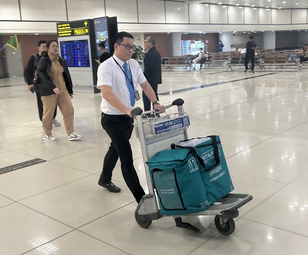 Chuyến bay lùi giờ cất cánh 35 phút để đợi hành khách đặc biệt- Ảnh 3.