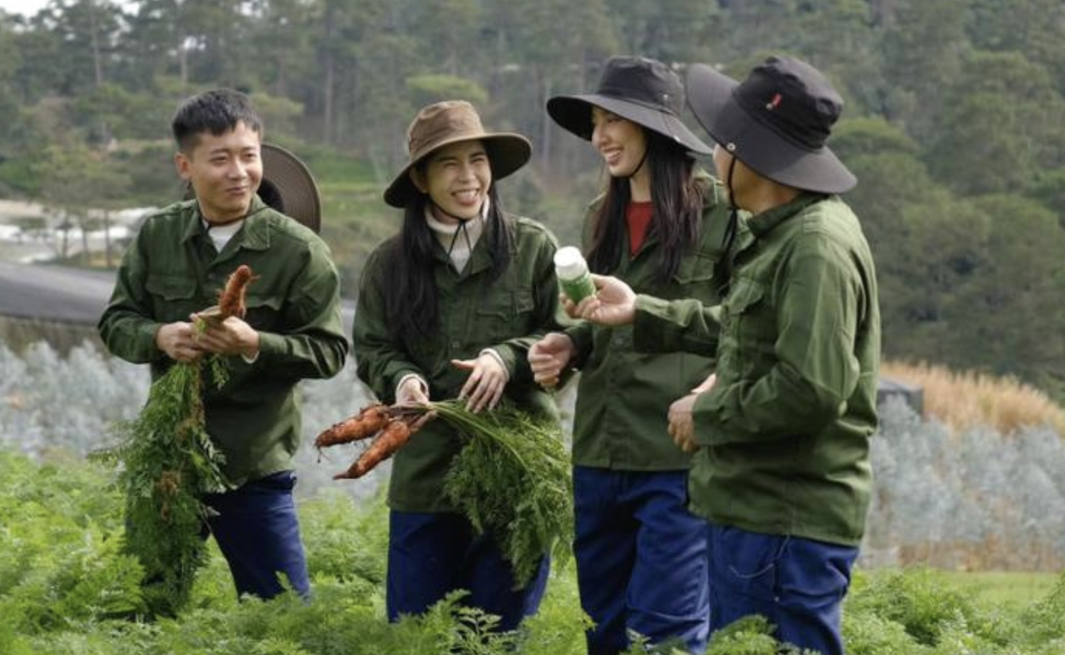 Lương t&acirc;m &ldquo;thoi th&oacute;p&rdquo; trước những m&oacute;n hời qua vụ Hằng Du Mục, Quang Linh Vlog- Ảnh 1.