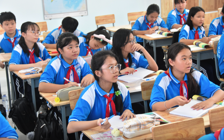 Cần 8.200 tỉ đồng để miễn học phí cho học sinh cả nước