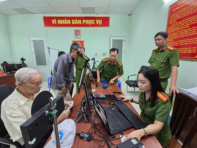 Bộ Công an sẽ hướng dẫn thay đổi địa chỉ cư trú của người dân khi sáp nhập tỉnh, xã- Ảnh 1.