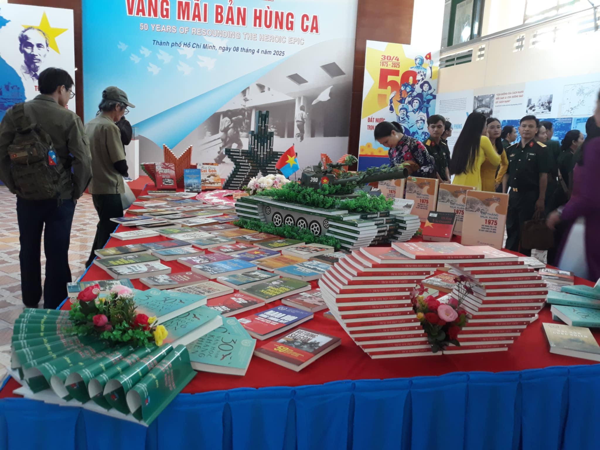 Khai mạc triển l&atilde;m chuy&ecirc;n đề "50 năm vang m&atilde;i bản h&ugrave;ng ca"- Ảnh 10.