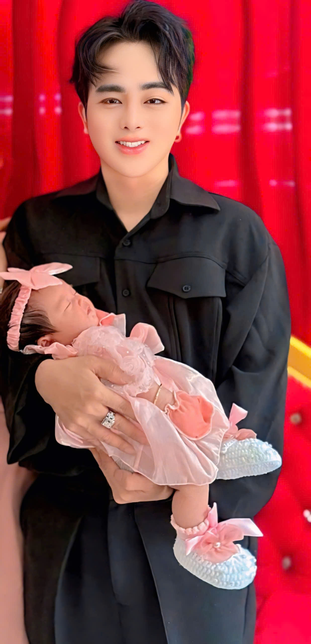 Ca sĩ Thái Hoàng khoe con gái và cuộc sống viên mãn bên vợ doanh nhân- Ảnh 2.