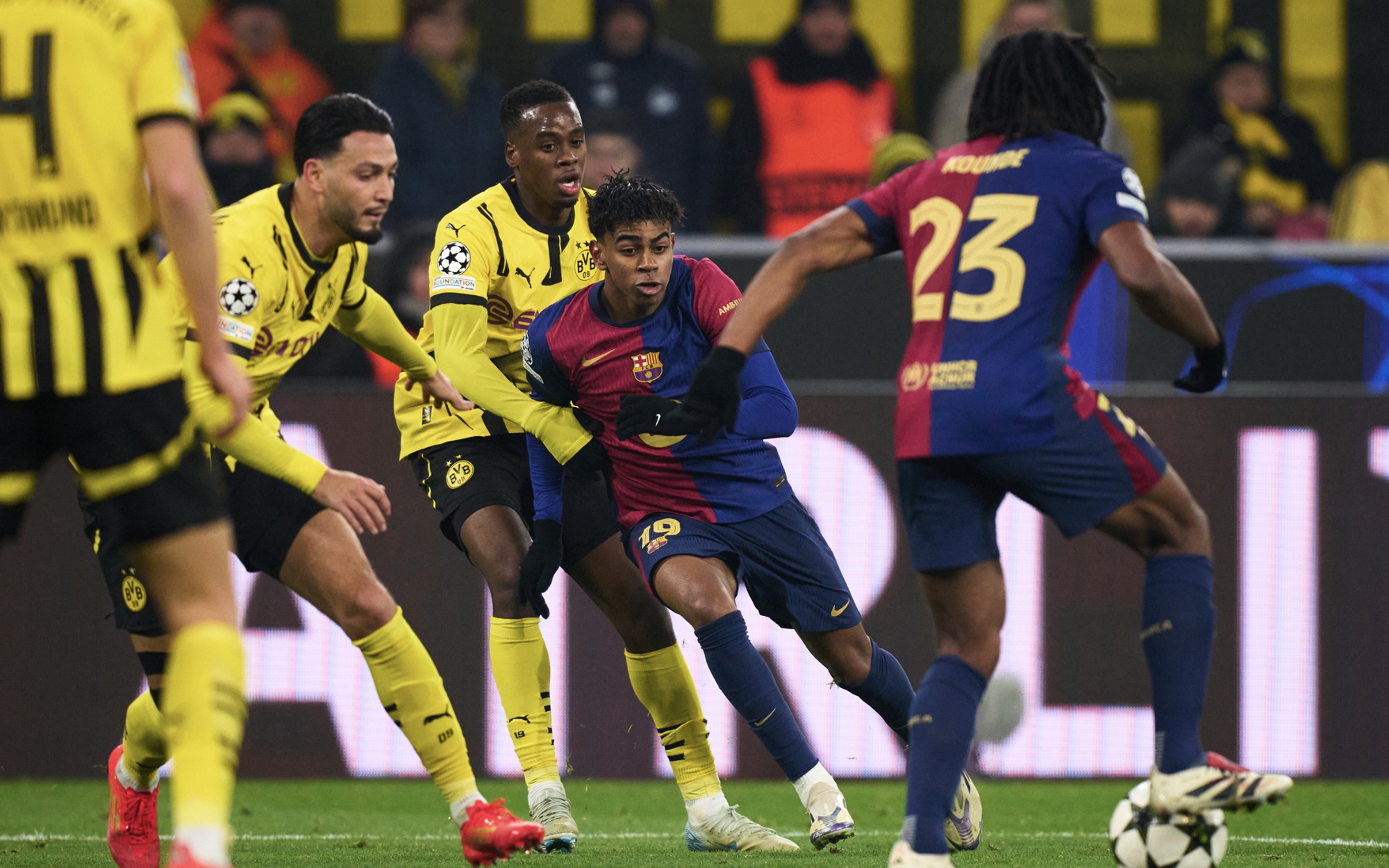 Barcelona khởi động giấc mơ "ăn bốn"