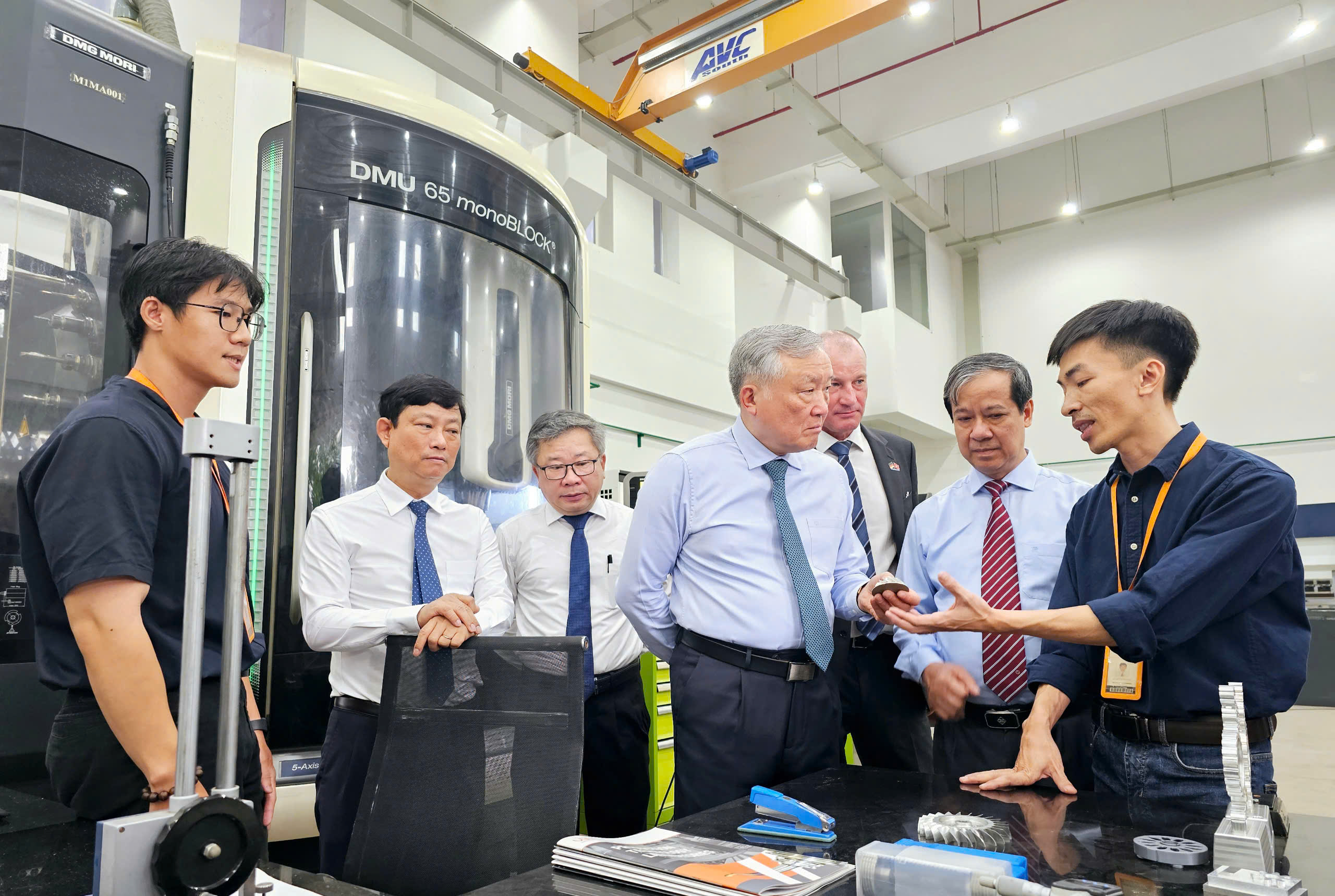 Phó Thủ tướng Thường trực "đặt hàng" Trường Đại học Việt Đức tham gia nghiên cứu trung tâm tài chính- Ảnh 2.