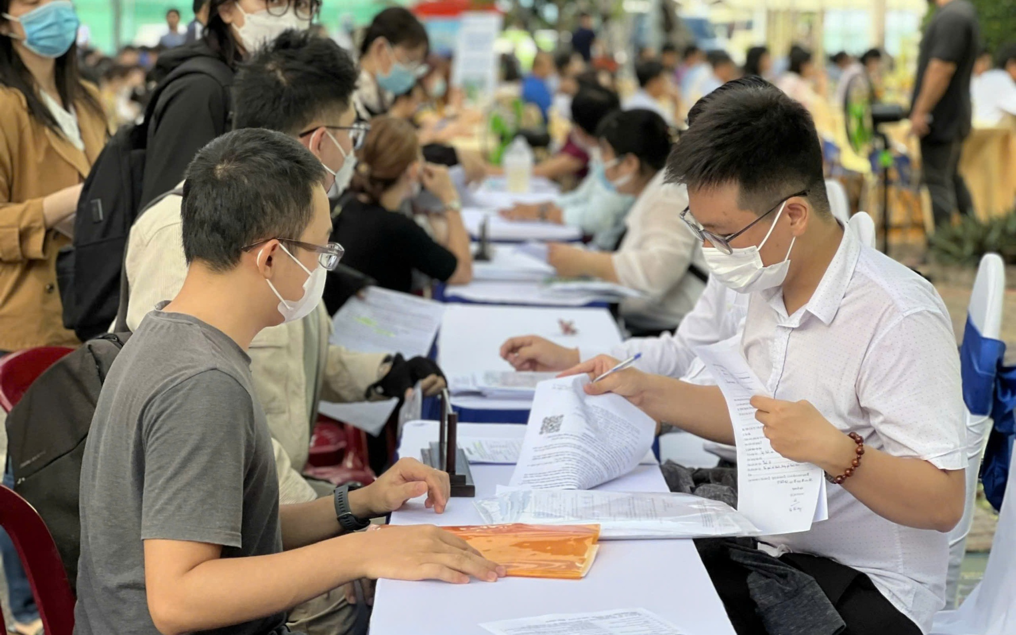 Người lao động nghỉ việc trái luật không được hưởng bảo hiểm thất nghiệp: Còn băn khoăn