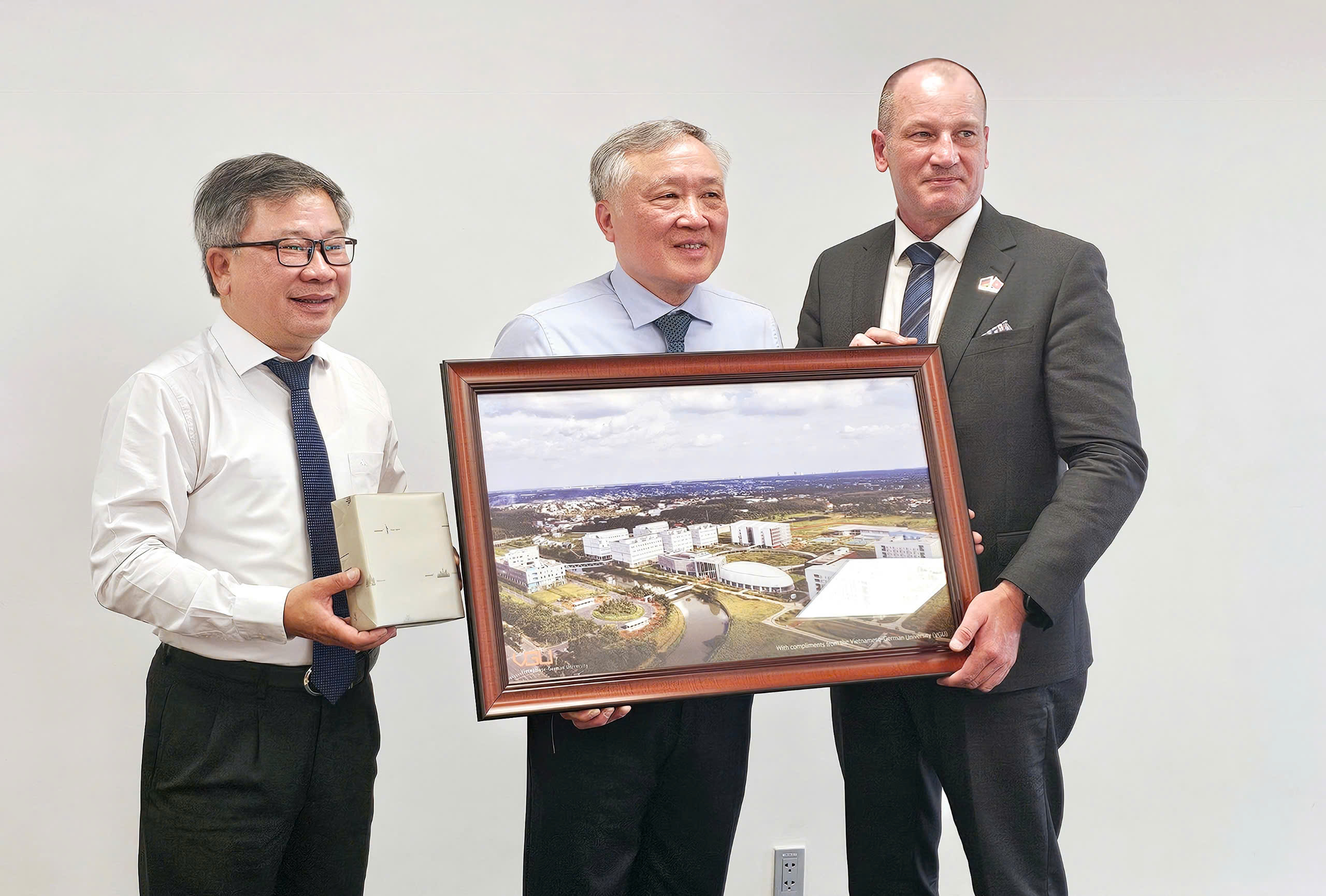 Phó Thủ tướng Thường trực "đặt hàng" Trường Đại học Việt Đức tham gia nghiên cứu trung tâm tài chính- Ảnh 3.