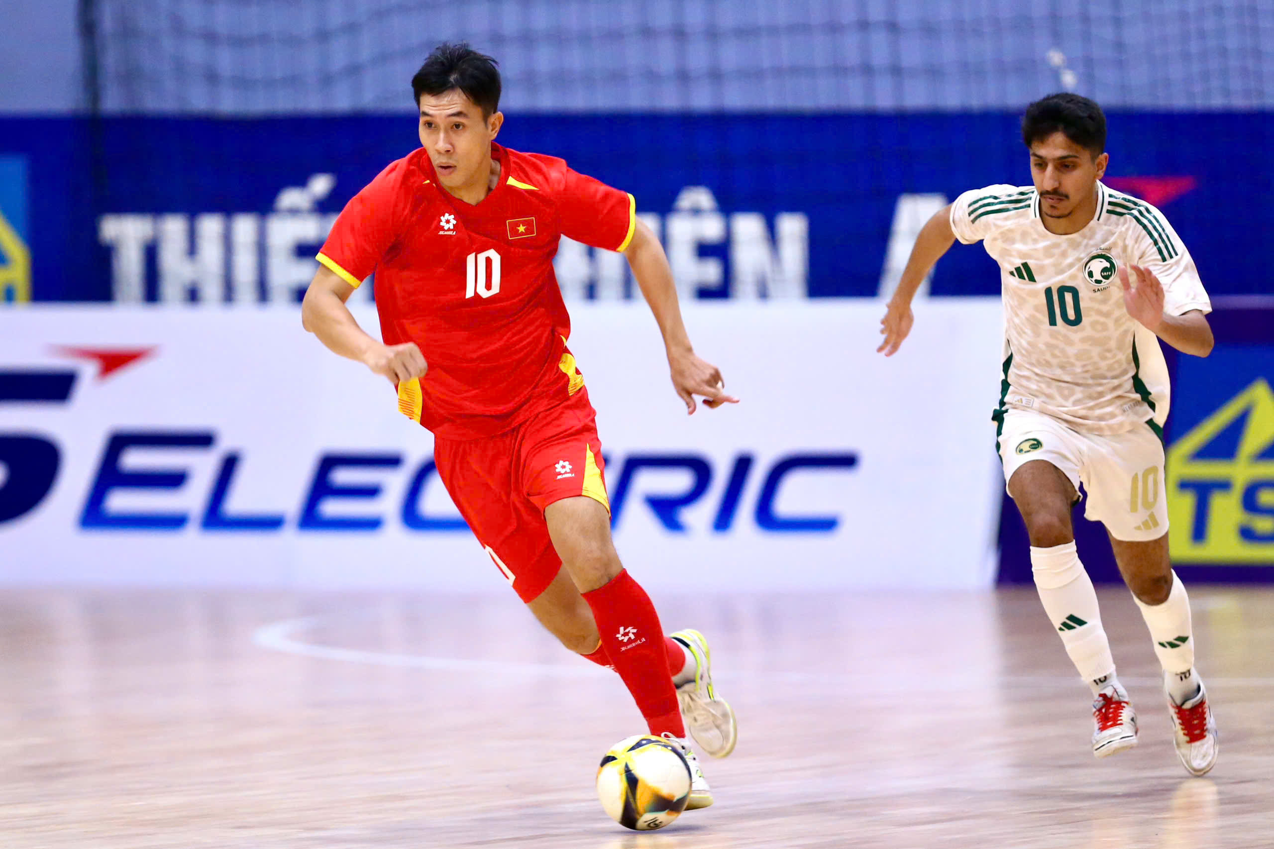 Futsal Việt Nam thắng 2-1 Ả Rập Saudi- Ảnh 1.