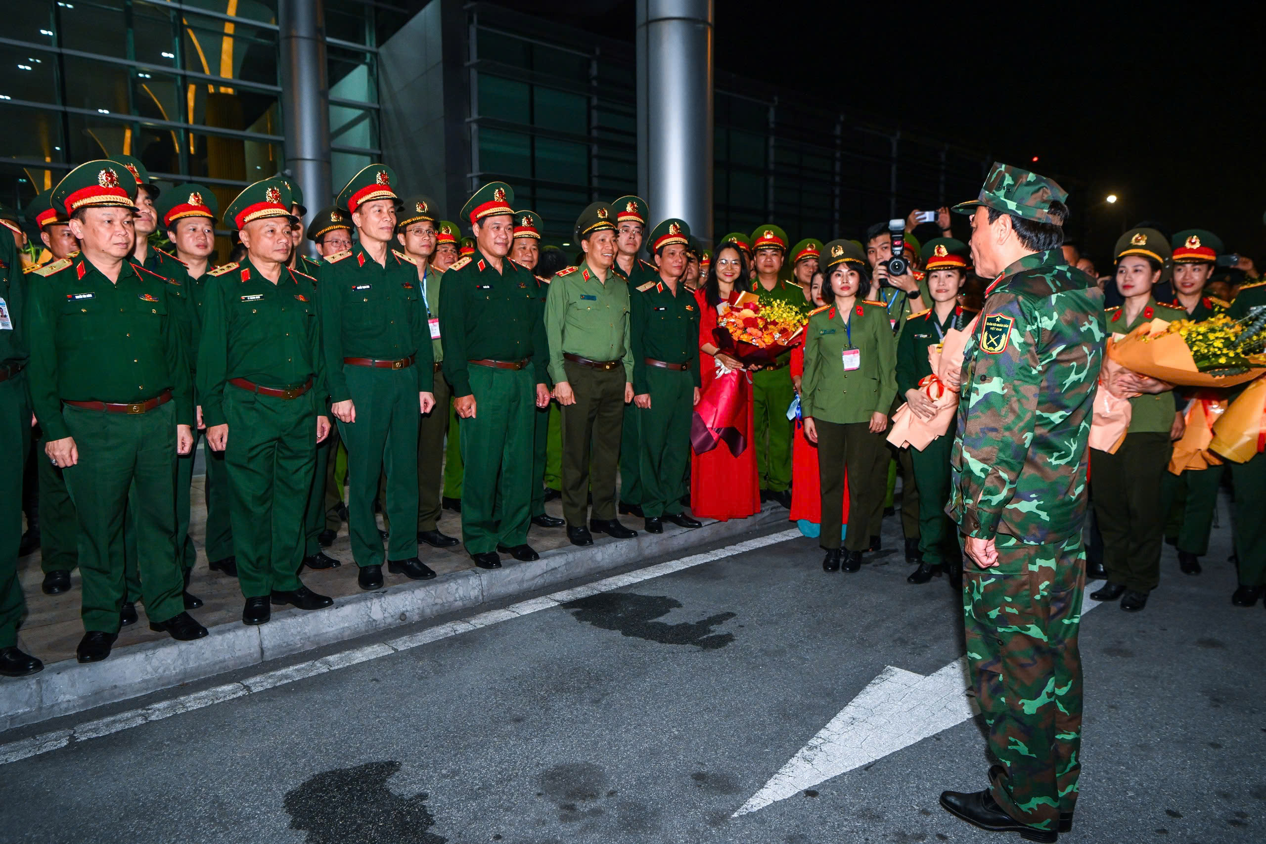 Lực lượng cứu hộ hoàn thành nhiệm vụ tại Myanmar, về nước an toàn- Ảnh 4.