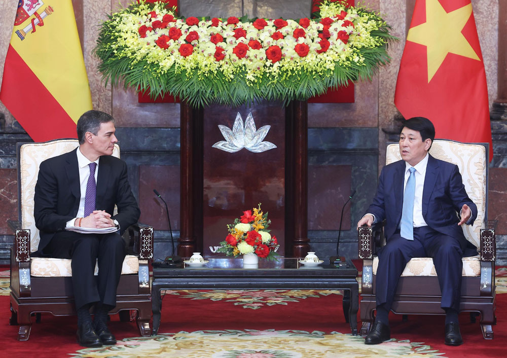 Chủ tịch nước Lương Cường tiếp Thủ tướng Tây Ban Nha Pedro Sánchez. Ảnh: TTXVN