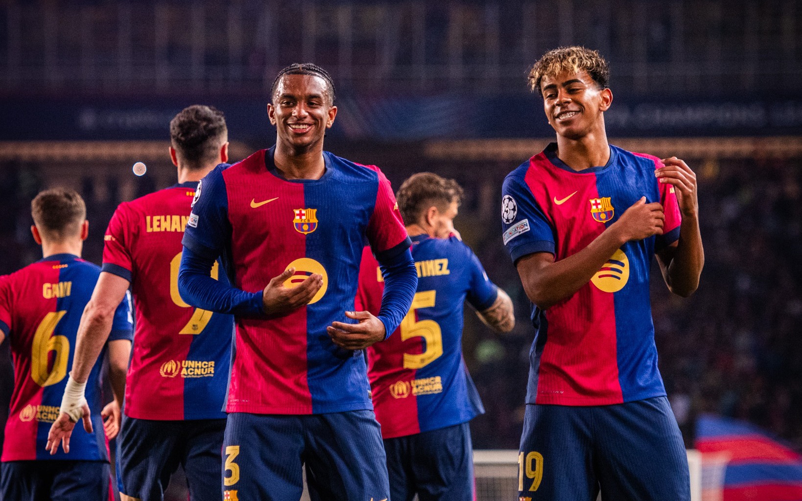 Lamine Yamal tiếp tục "nổ súng", Barca rộng cửa vào bán kết Champions League