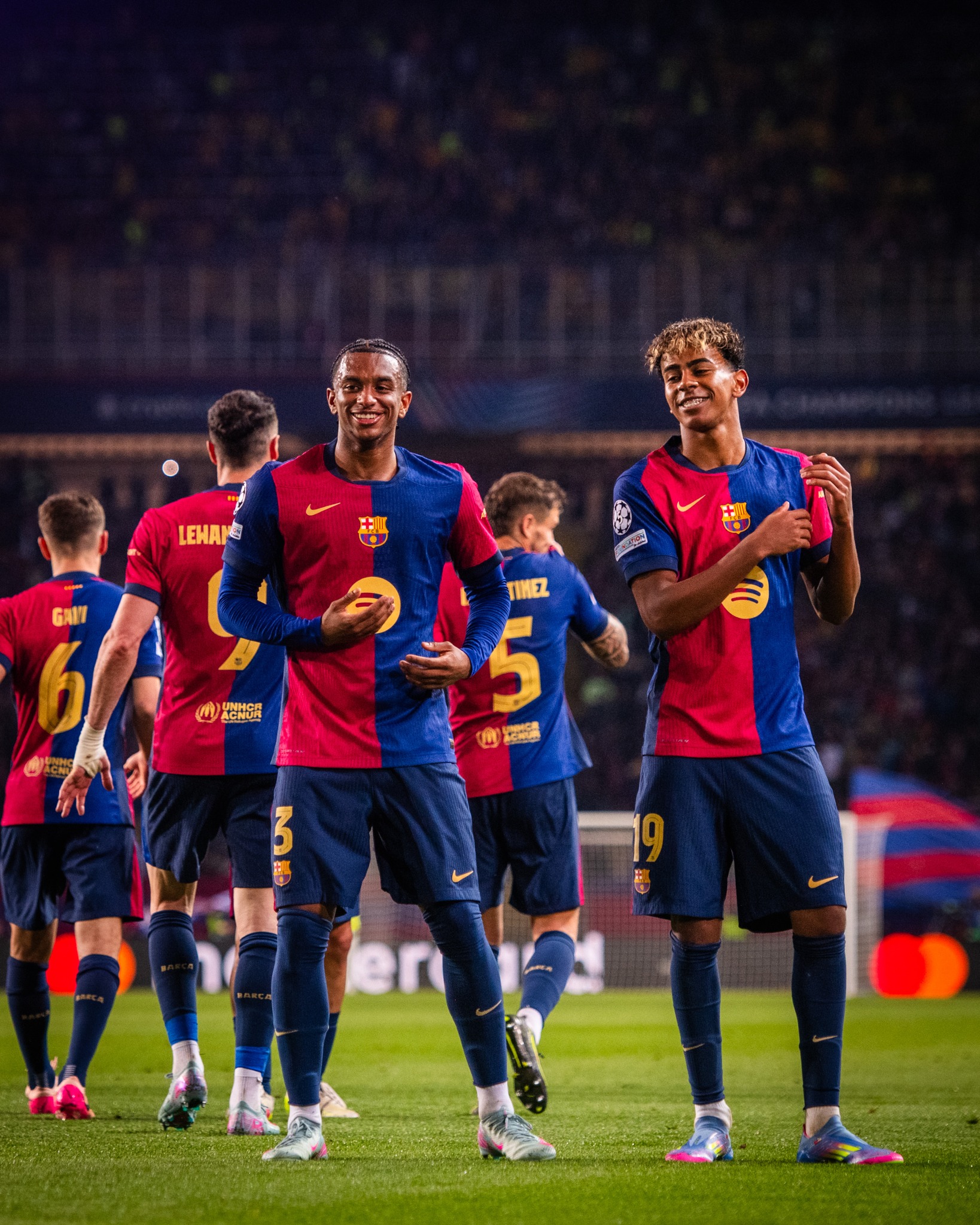 Lamine Yamal tiếp tục "nổ s&uacute;ng", Barca rộng cửa v&agrave;o b&aacute;n kết Champions League- Ảnh 4.