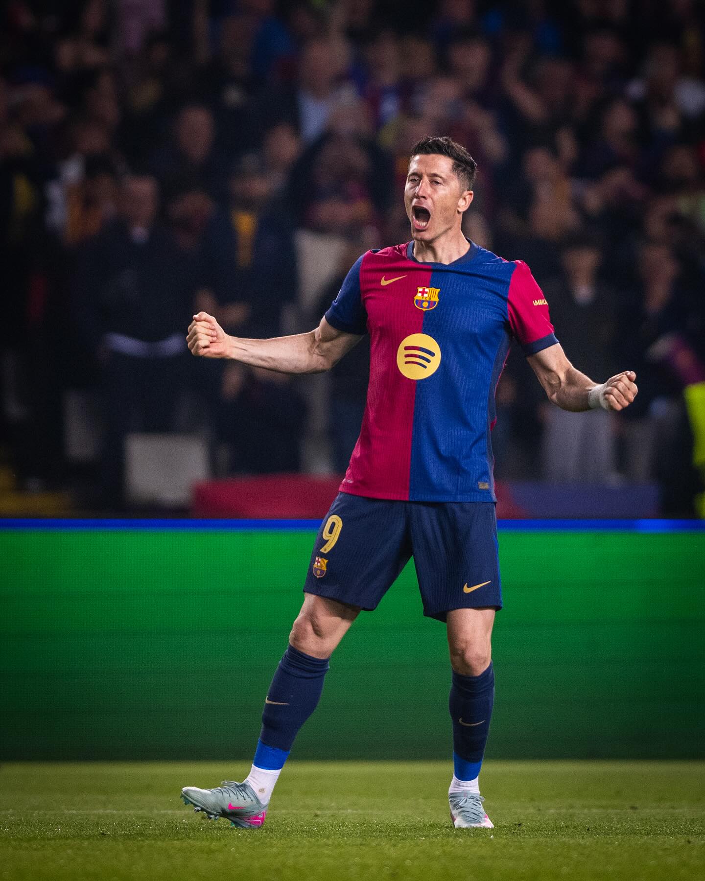 Lamine Yamal tiếp tục "nổ s&uacute;ng", Barca rộng cửa v&agrave;o b&aacute;n kết Champions League- Ảnh 2.
