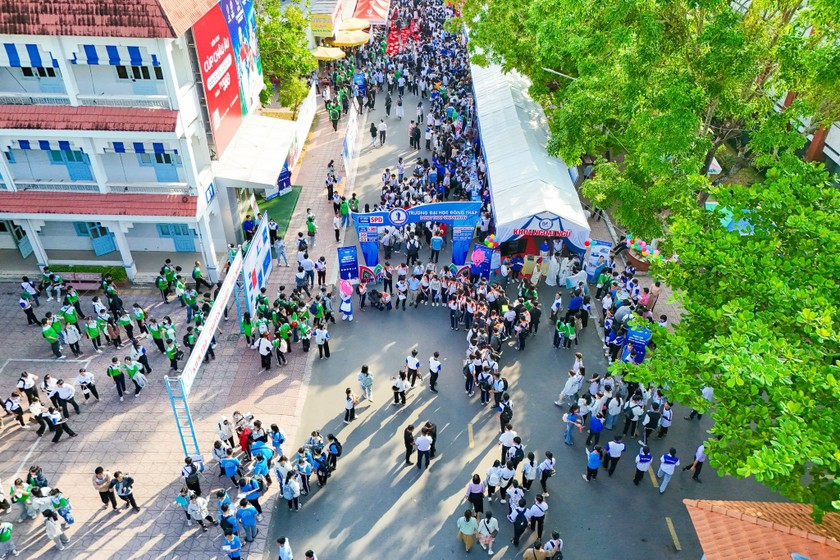 Truy xuất nguồn gốc thực phẩm nghi g&acirc;y ngộ độc trong sự kiện ở Đồng Th&aacute;p- Ảnh 1.