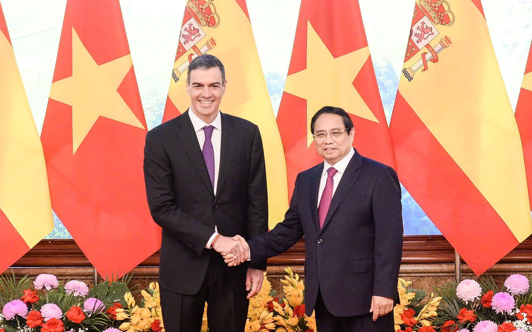 Thủ tướng Phạm Minh Chính chủ trì Lễ đón Thủ tướng Tây Ban Nha