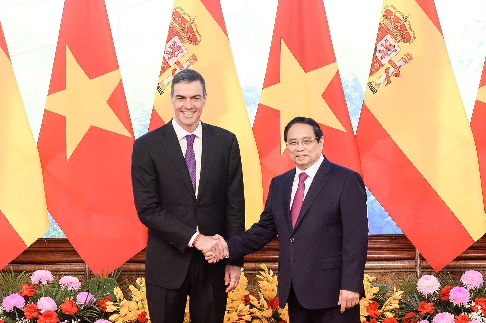 Thủ tướng Phạm Minh Chính chủ trì Lễ đón Thủ tướng Tây Ban Nha- Ảnh 10.