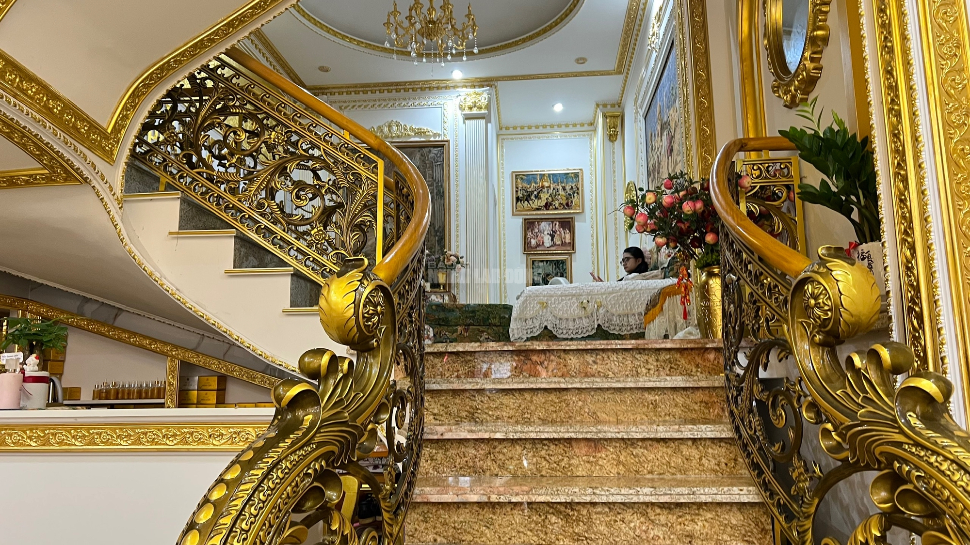Ngôi nhà dát vàng dốc Bến Ngự có gì đặc biệt?- Ảnh 6.