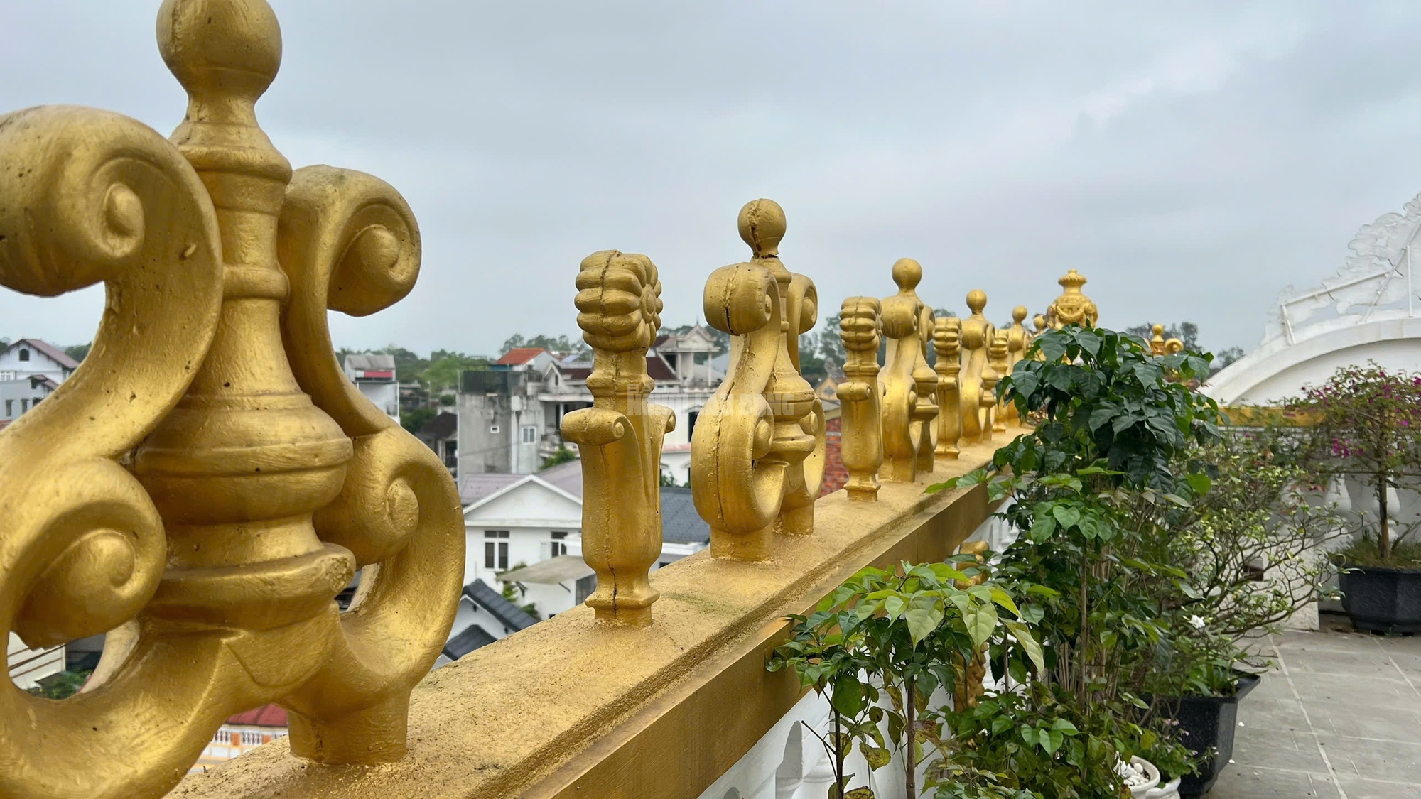 Ngôi nhà dát vàng dốc Bến Ngự có gì đặc biệt?- Ảnh 25.