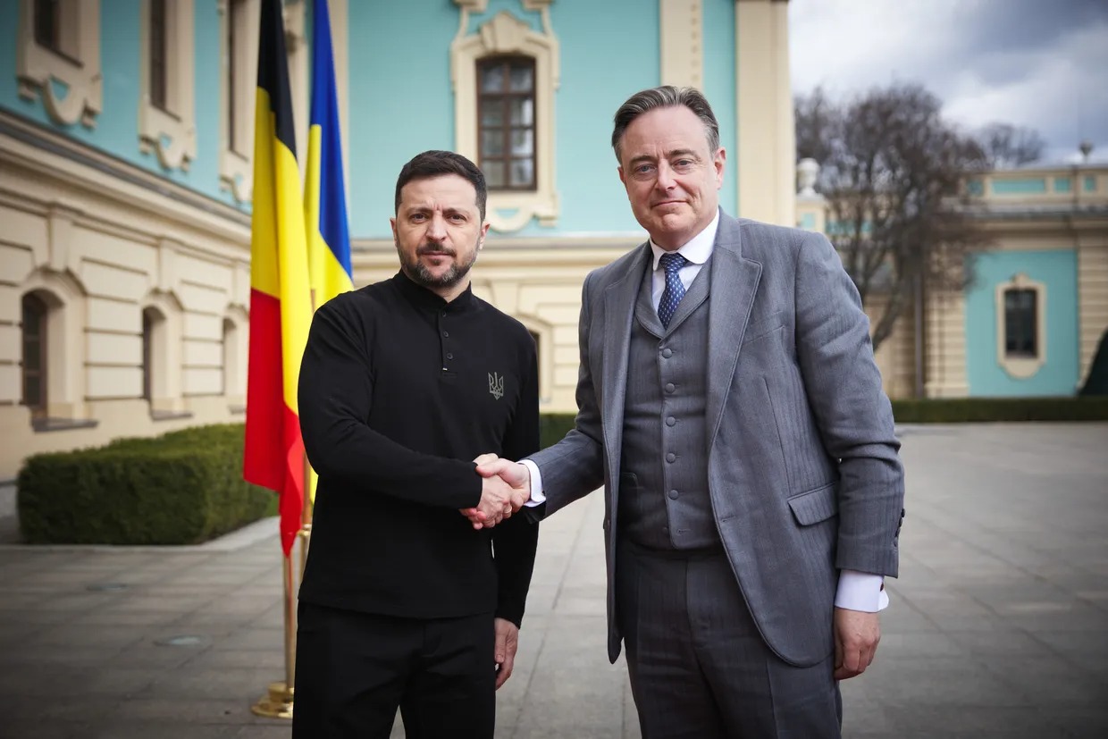 Tổng thống Ukraine Volodymyr Zelensky v&agrave; Thủ tướng Bỉ Bart De Wever trong cuộc gặp tại Kiev ng&agrave;y 8-4. Ảnh: Volodymyr Zelensky/X