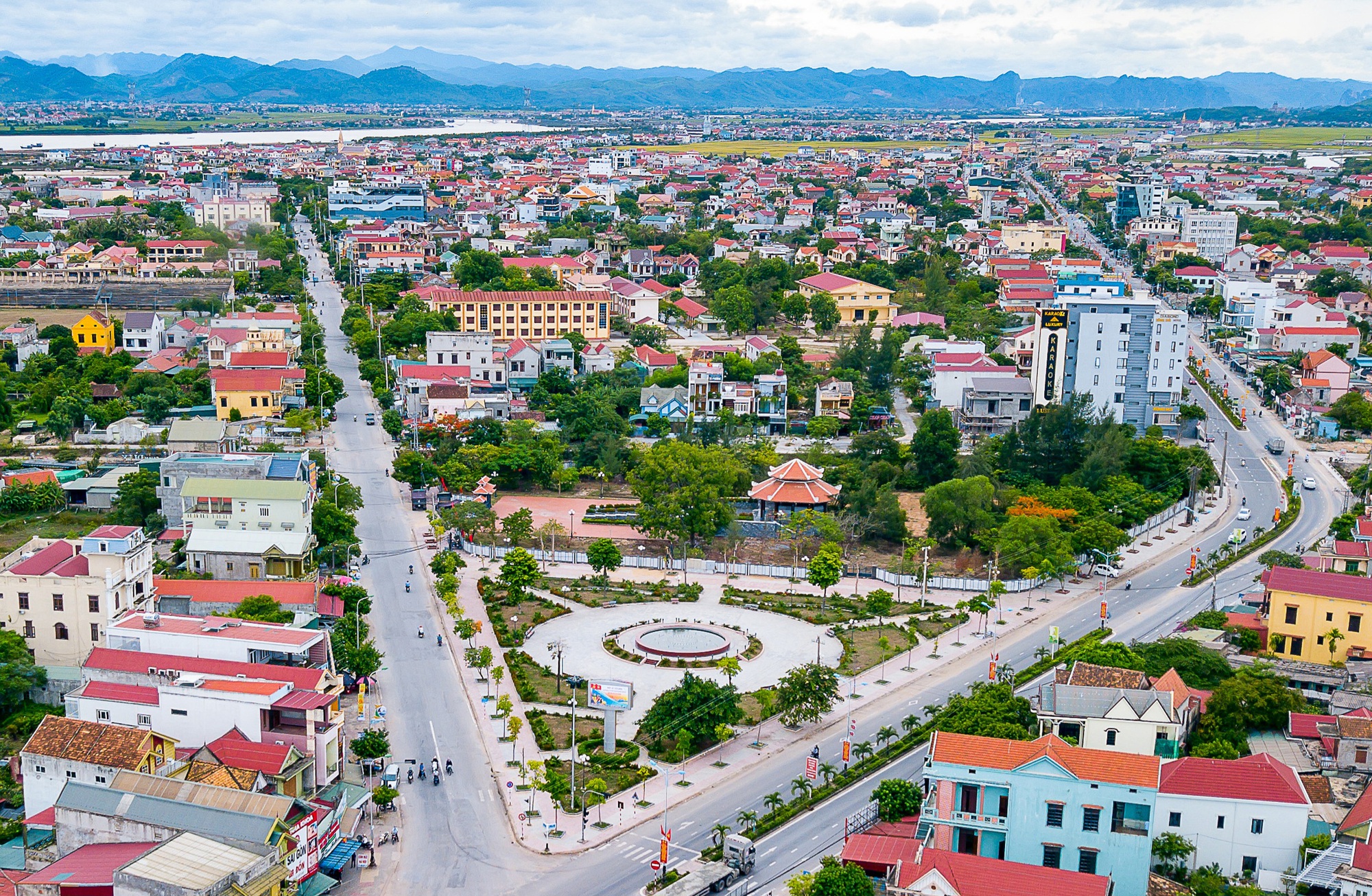Quảng B&igrave;nh: L&ecirc;n phương &aacute;n giảm c&ograve;n khoảng 50% đơn vị h&agrave;nh ch&iacute;nh cấp x&atilde; sau sắp xếp- Ảnh 2.
