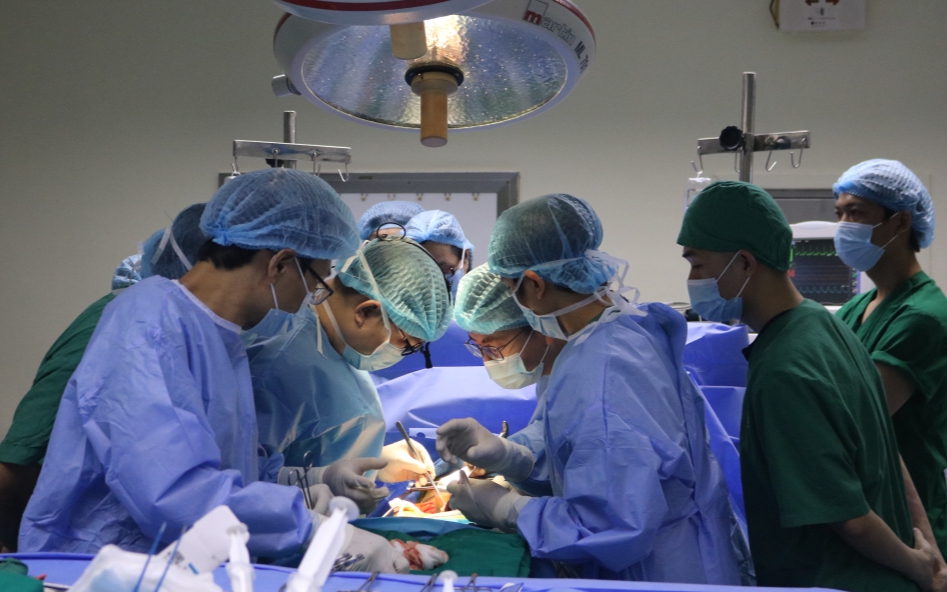 Bệnh viện tuyến tỉnh cùng lúc thực hiện 2 ca ghép thận từ người cho chết não